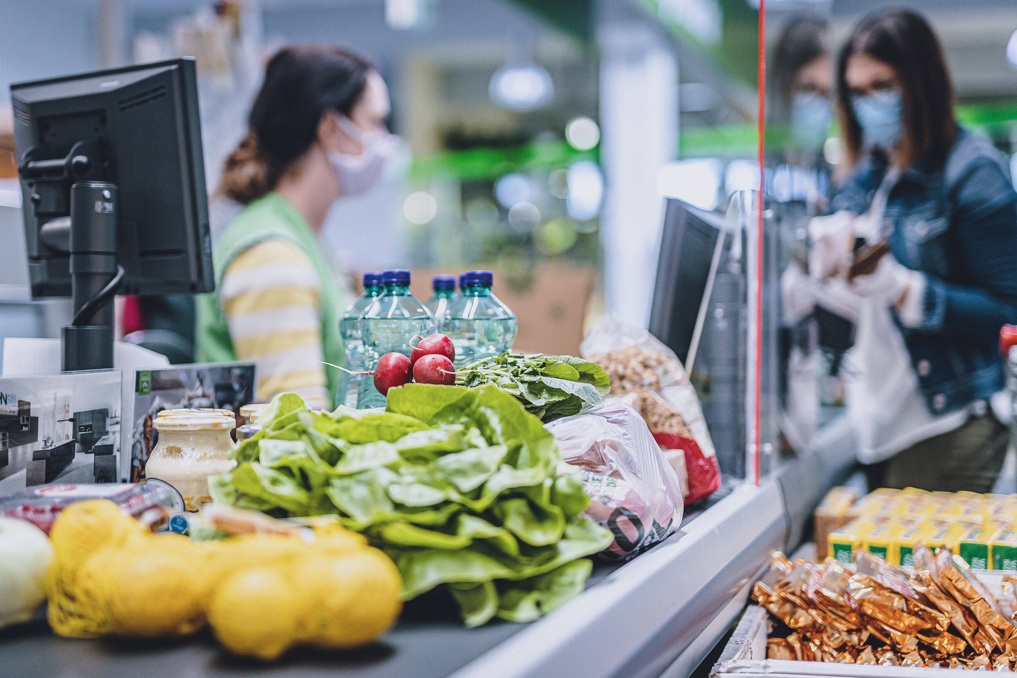 Die vergangenen Wochen haben gezeigt, wie unersetzlich die Arbeitnehmer*innen in der Krankenpflege, in der Altenpflege, im Supermarkt, in den Speditionen und anderen essenziellen Branchen sind. Sie haben eine spezielle Prämie verdient, meint die Bundestagsabgeordnete Cansel Kiziltepe.