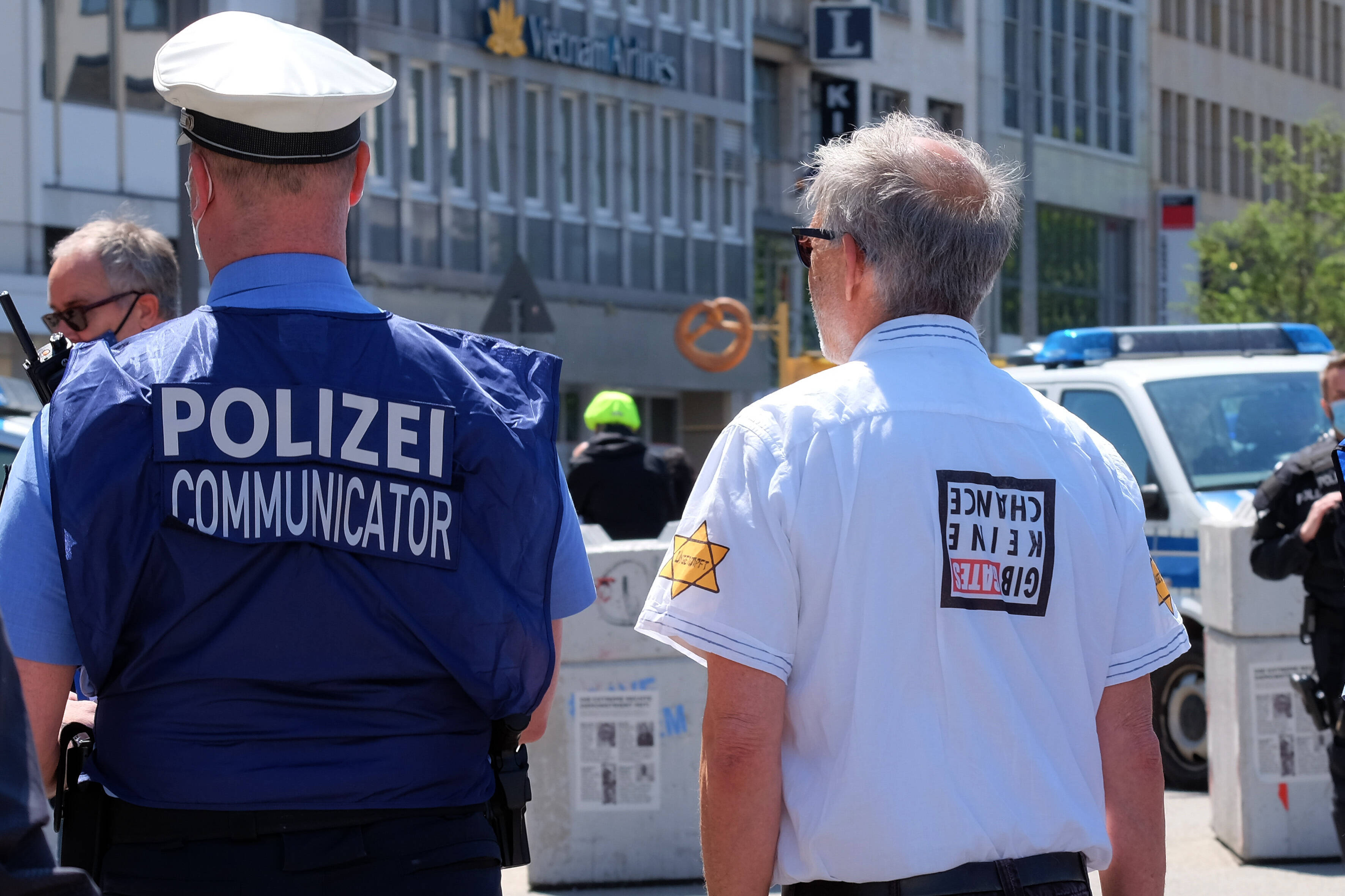 Antisemitische Tendenzen haben im Kontext der Corona-Pandemie deutlich zugenommen, wie hier auf einer Demonstration in Frankfurt zu sehen.