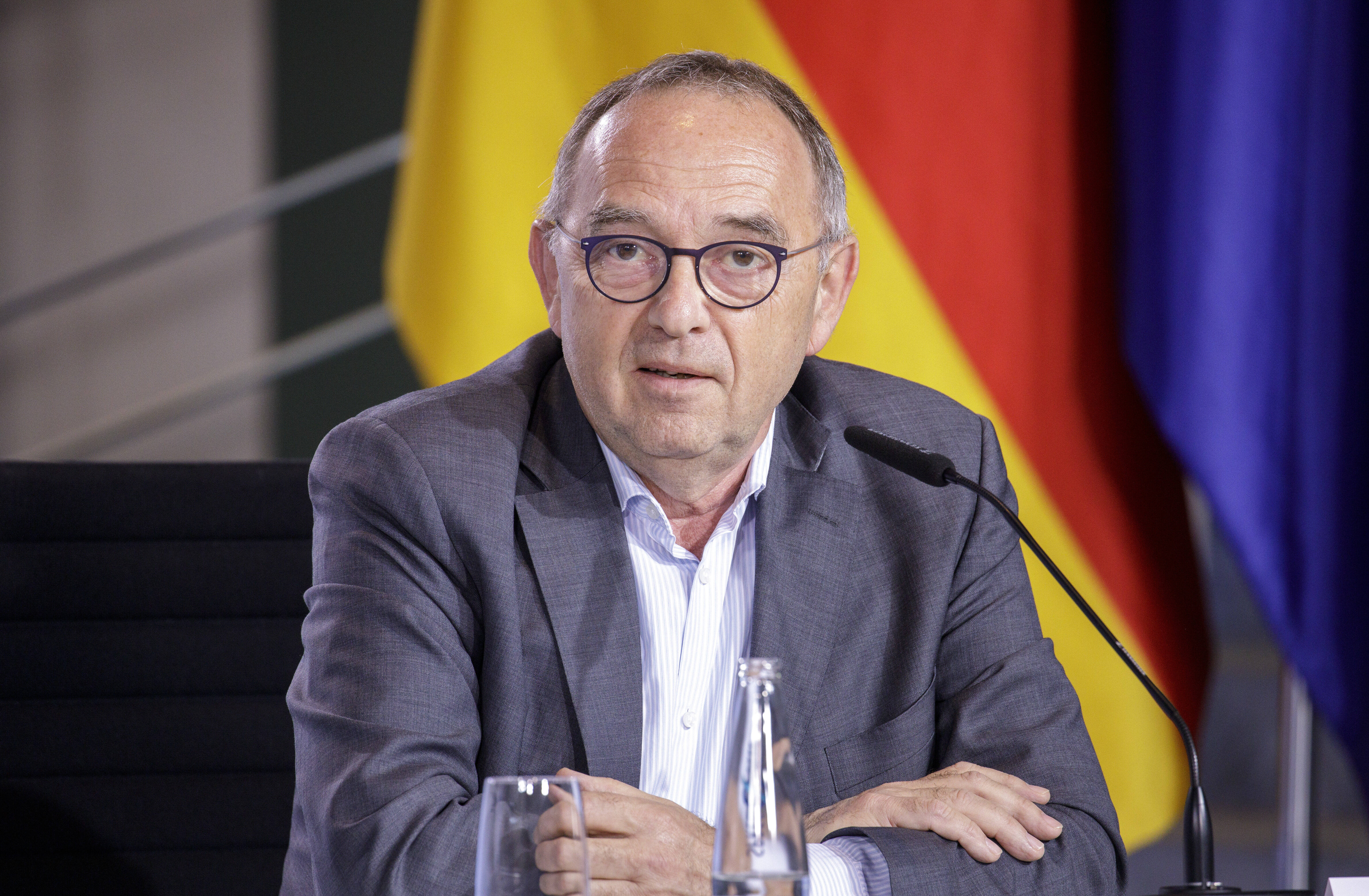 SPD-Chef Norbert Walter-Borjans: Ein zweiter Shutdown wäre „wirtschaftlich und sozial verheerend“.