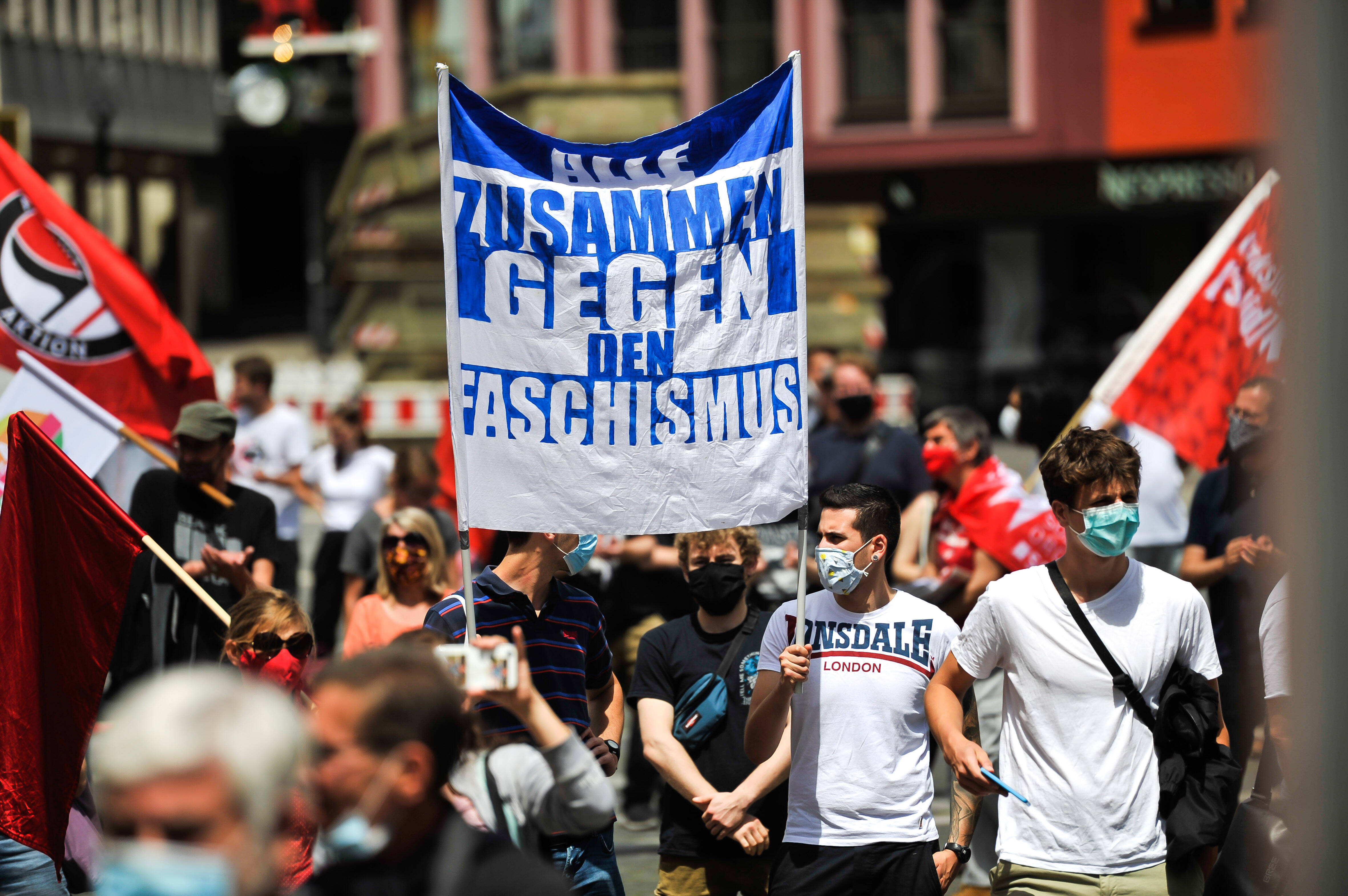 Im unserem Land gibt es viele Menschen, die für unsere Demokratie brennen. Und dank dieser Menschen wird sich die Geschichte nicht wiederholen, ist die SPD-Vorsitzende Saskia Esken überzeugt.