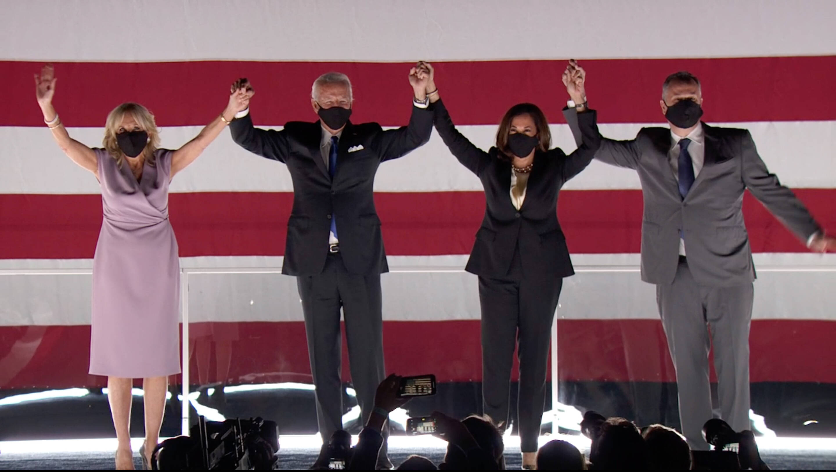 Signal der Einheit: US-Präsidentschaftskandidat Joe Biden und seine Vize-Kandidatin Kamala Harris mit ihren Ehepartner*innen auf dem Parteitag der Demokraten