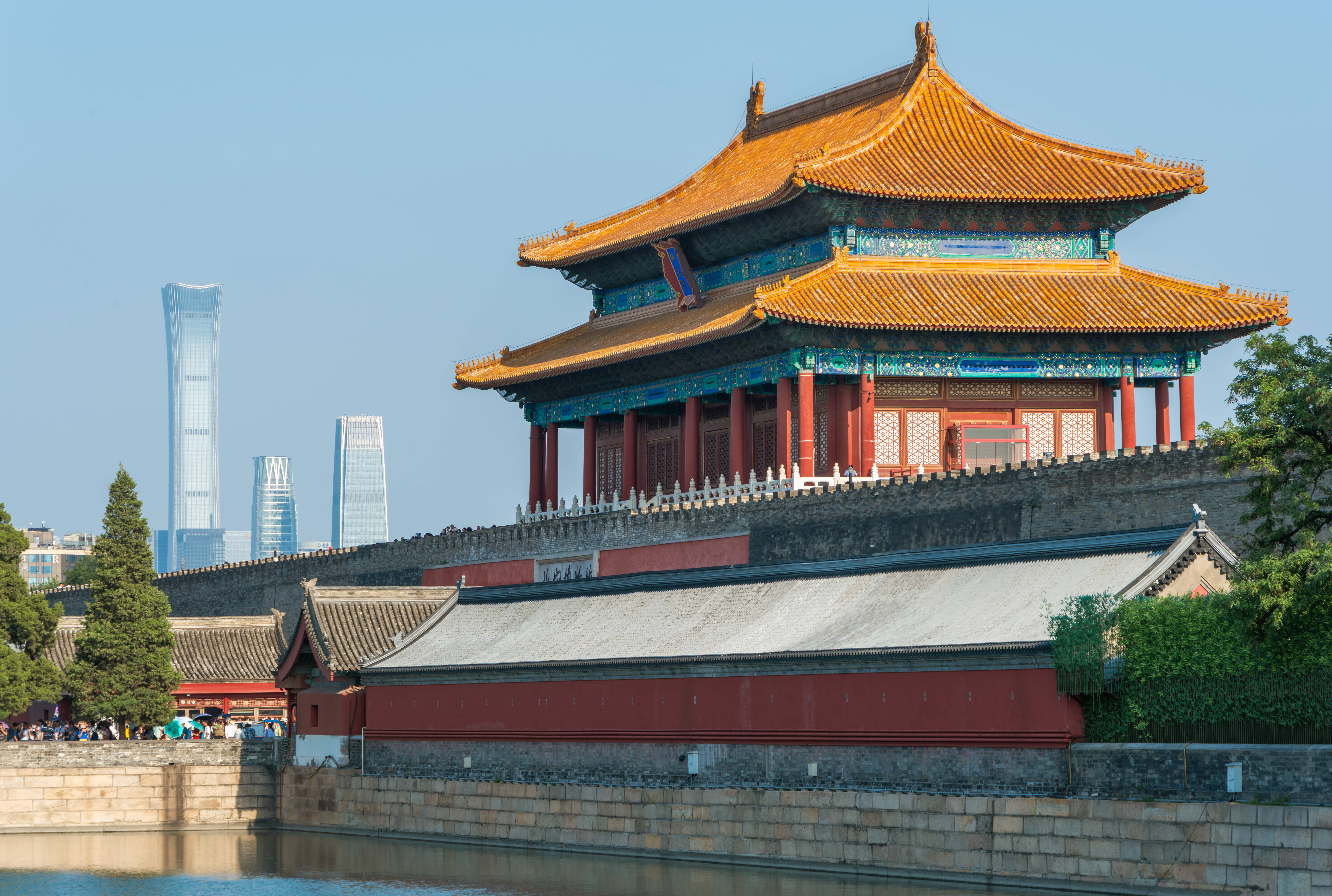 Die chinesische Regierung in Peking – hier der alte Kaiserpalast und moderne Architektur im Hintergrund – blickt mit großem Interesse nach Berlin.