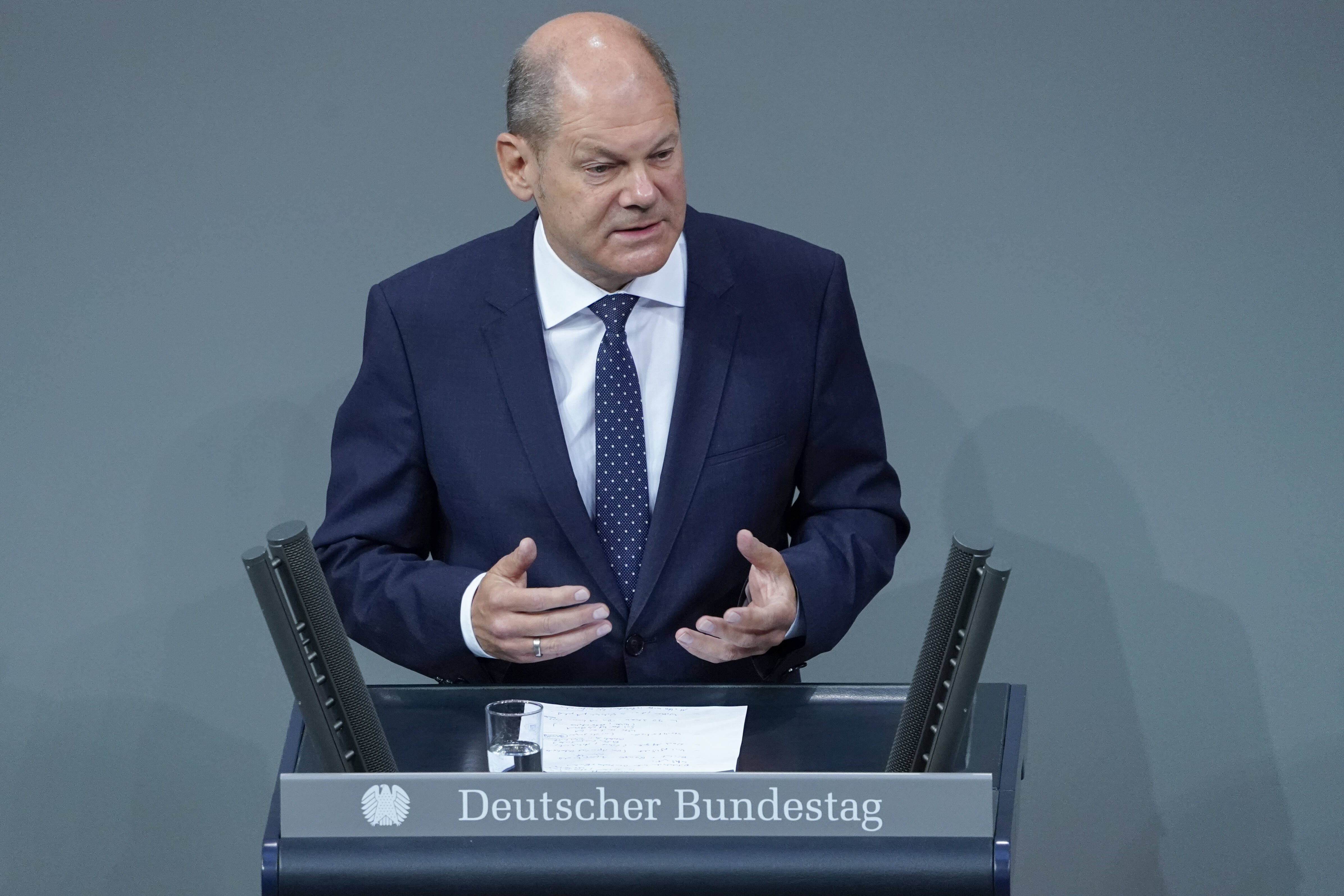 Olaf Scholz am 2.10.2020 im Bundestag: Er erinnerte daran, „dass die Deutsche Einheit nicht möglich gewesen wäre, ohne die Einbindung Deutschlands in die Europäische Union“