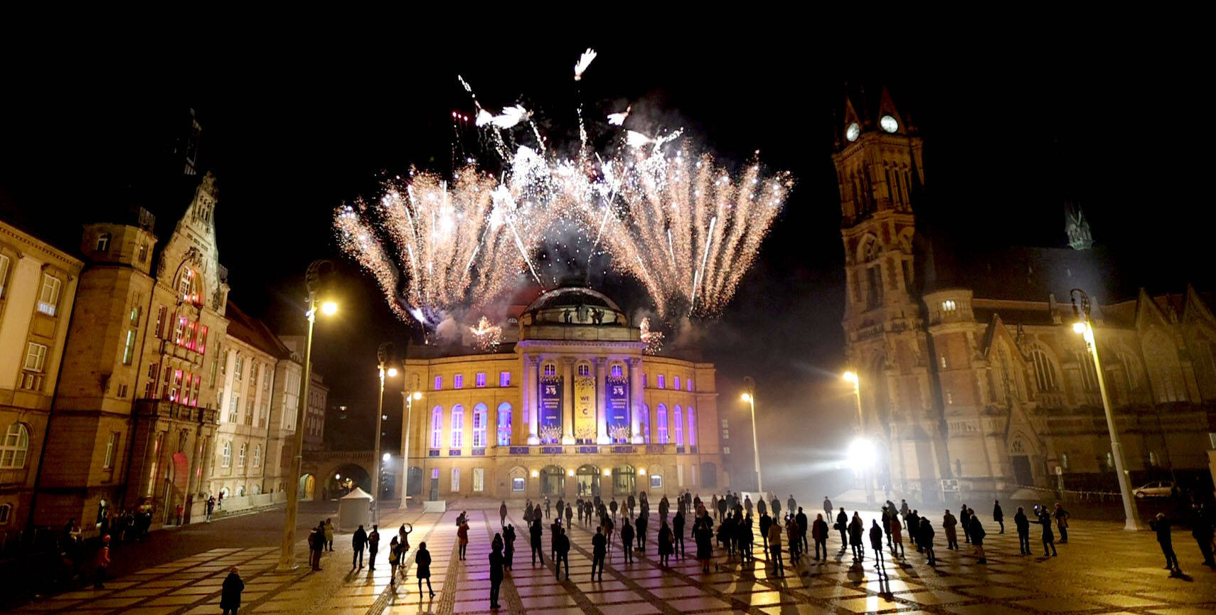 Chemnitz jubelt: Die Wahl zur Kulturhauptstadt Europas feiert die Stadt am 28. Oktober 2020 mit einem Feuerwerk.