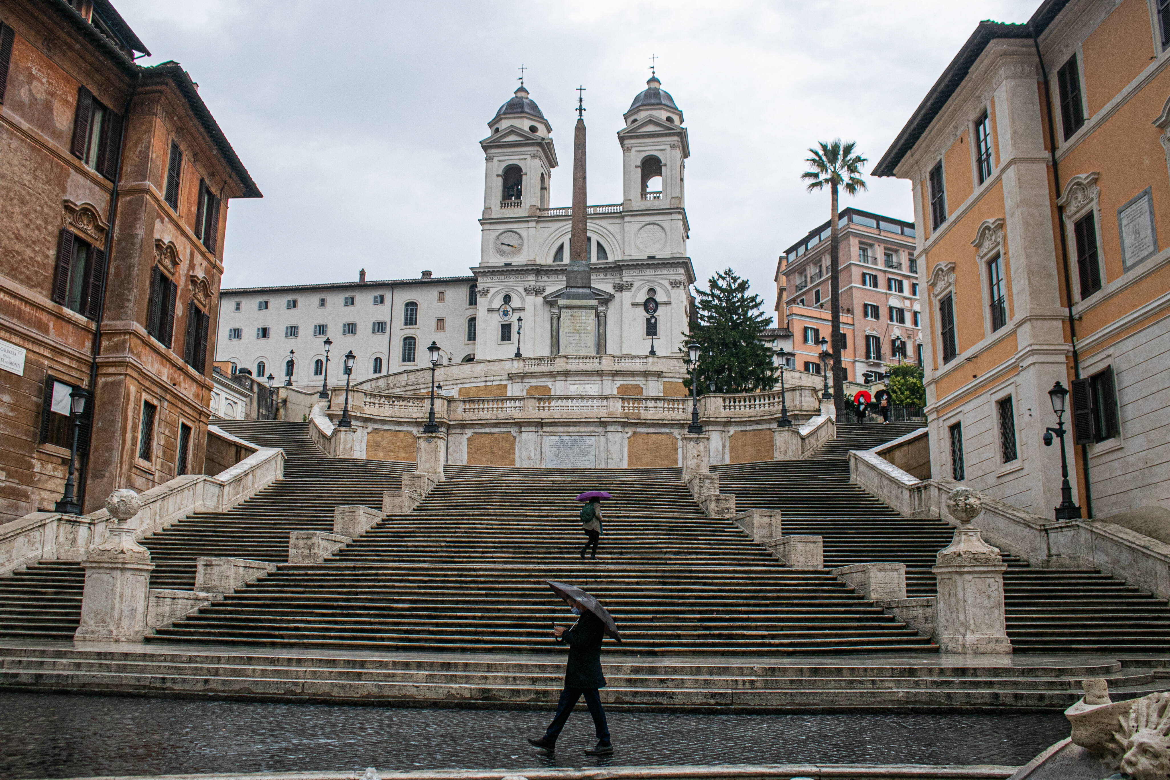 Leere Straßen in Rom: Die zweite Welle der Corona-Pandemie hat Italien fest im Griff.