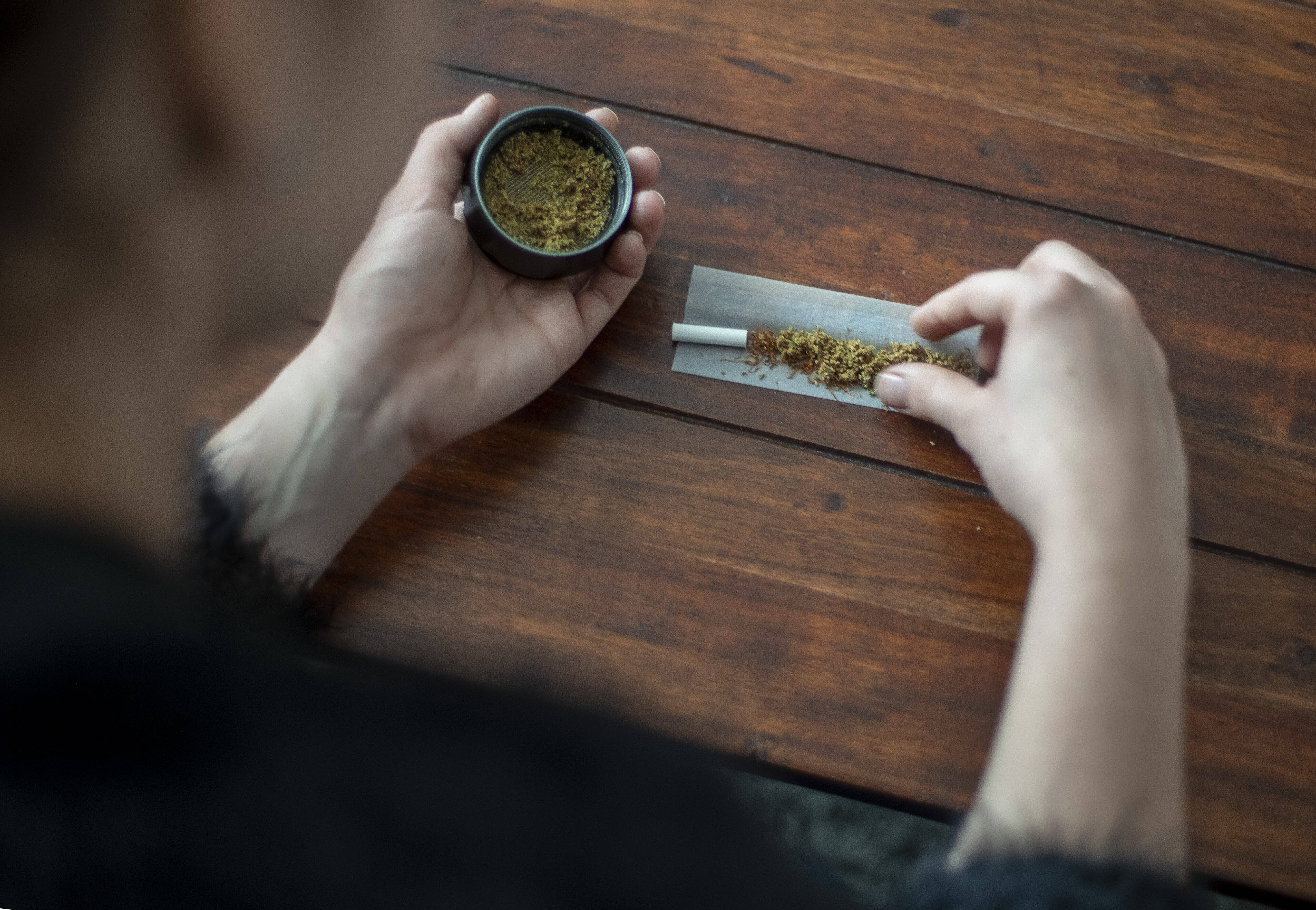 Als medizinisches Mittel bereits erlaubt, als Suchtmittel weiterhin verboten: Cannabis.