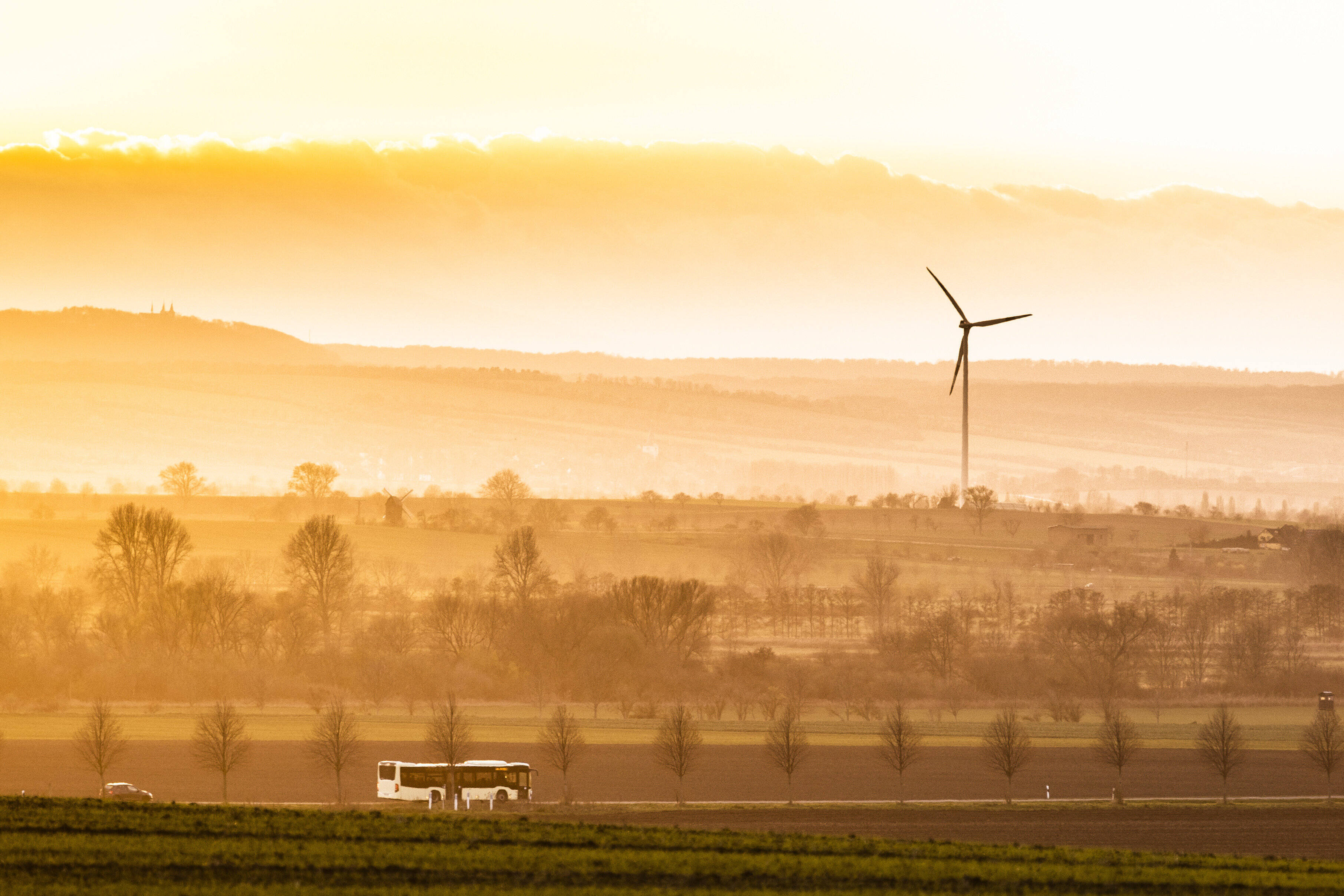 Grüne Infrastruktur, bezahlbarer, Co2-freier ÖPNV: Mit diesen Bausteinen kann Klimaschutz sozial gerecht werden, meint Kai Niebert.