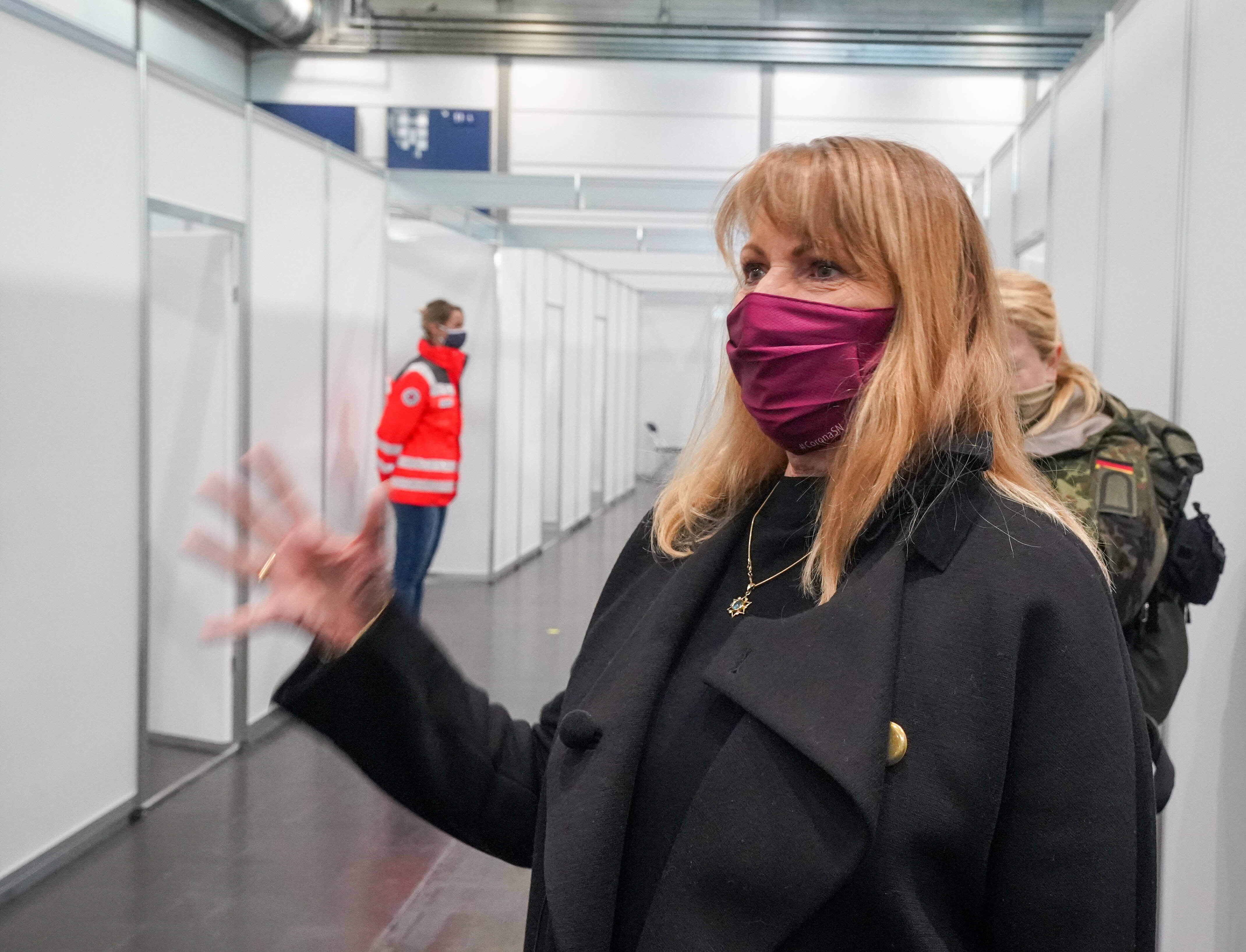 Petra Köpping im Leipziger Impfzentrum im Dezember 2020: Es herrscht in Sachsen eine gewisse Impfskepsis.