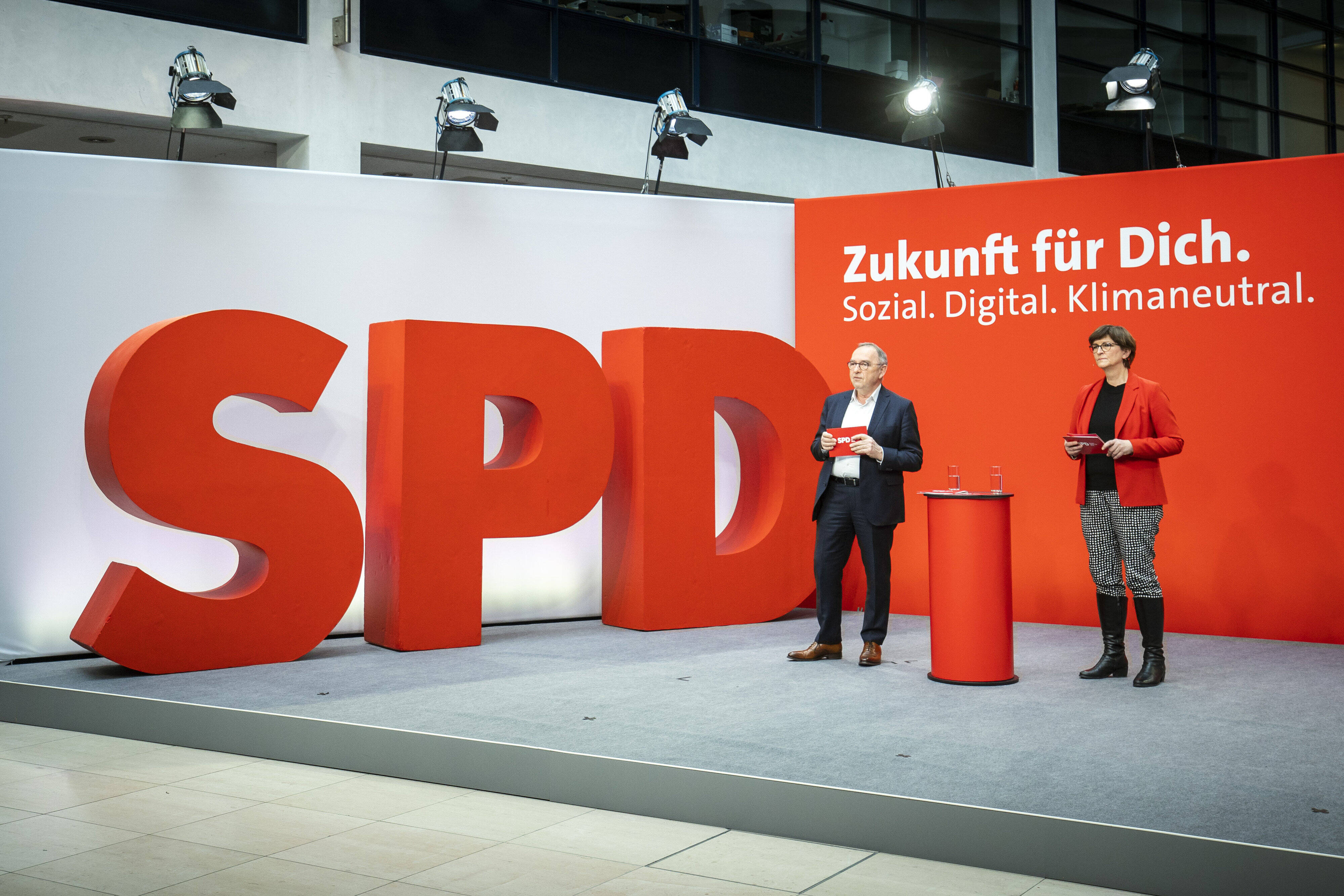 SPD-Vorsitzende Saskia Esken und Norbert Walter-Borjans: Wir haben uns bewusst entschieden, das Programm kurz und exemplarisch zu halten.
