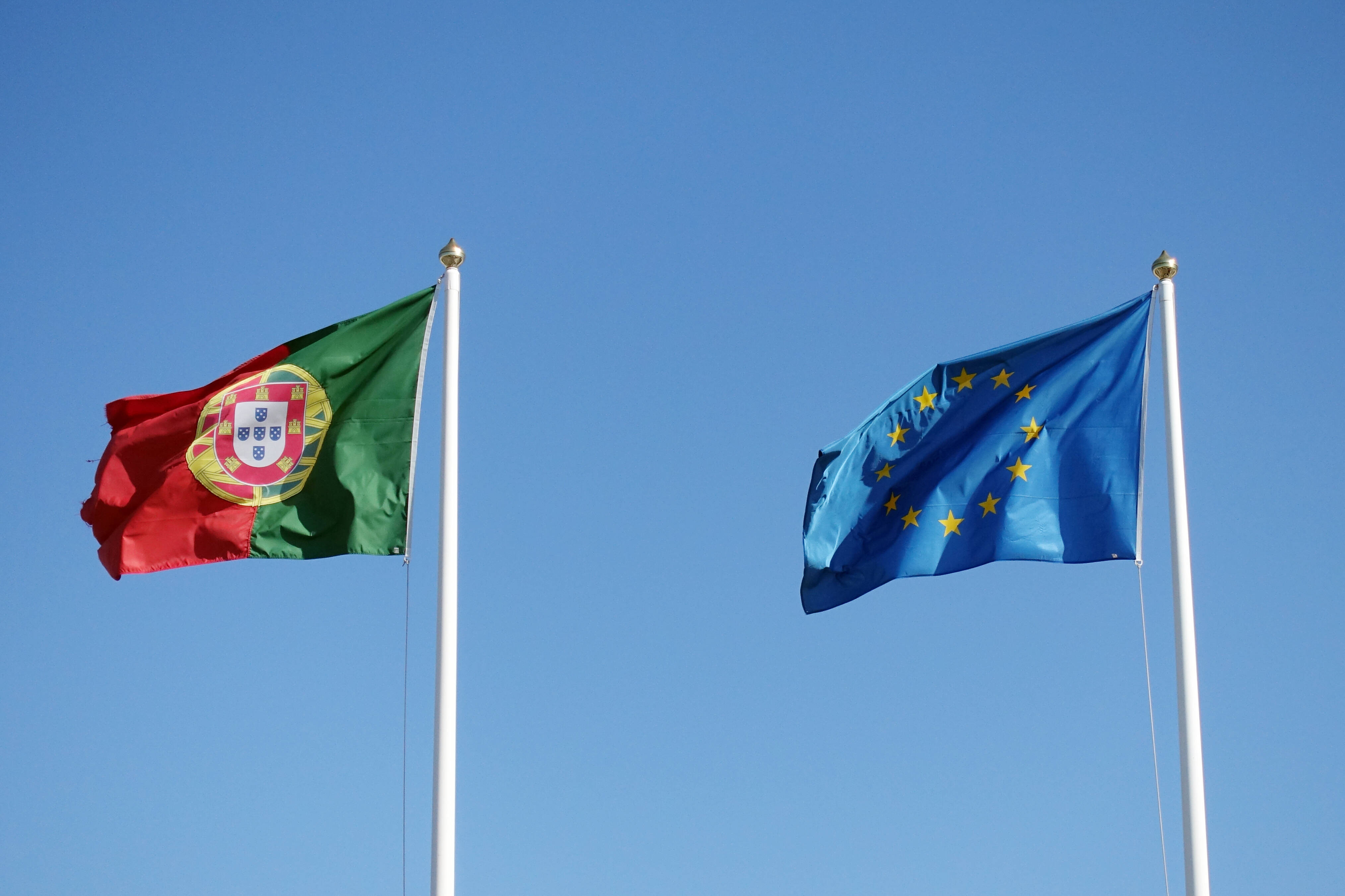Der EU-Sozialgipfel in Porto soll die Weichen für einheitliche Mindestlohnregelungen stellen.