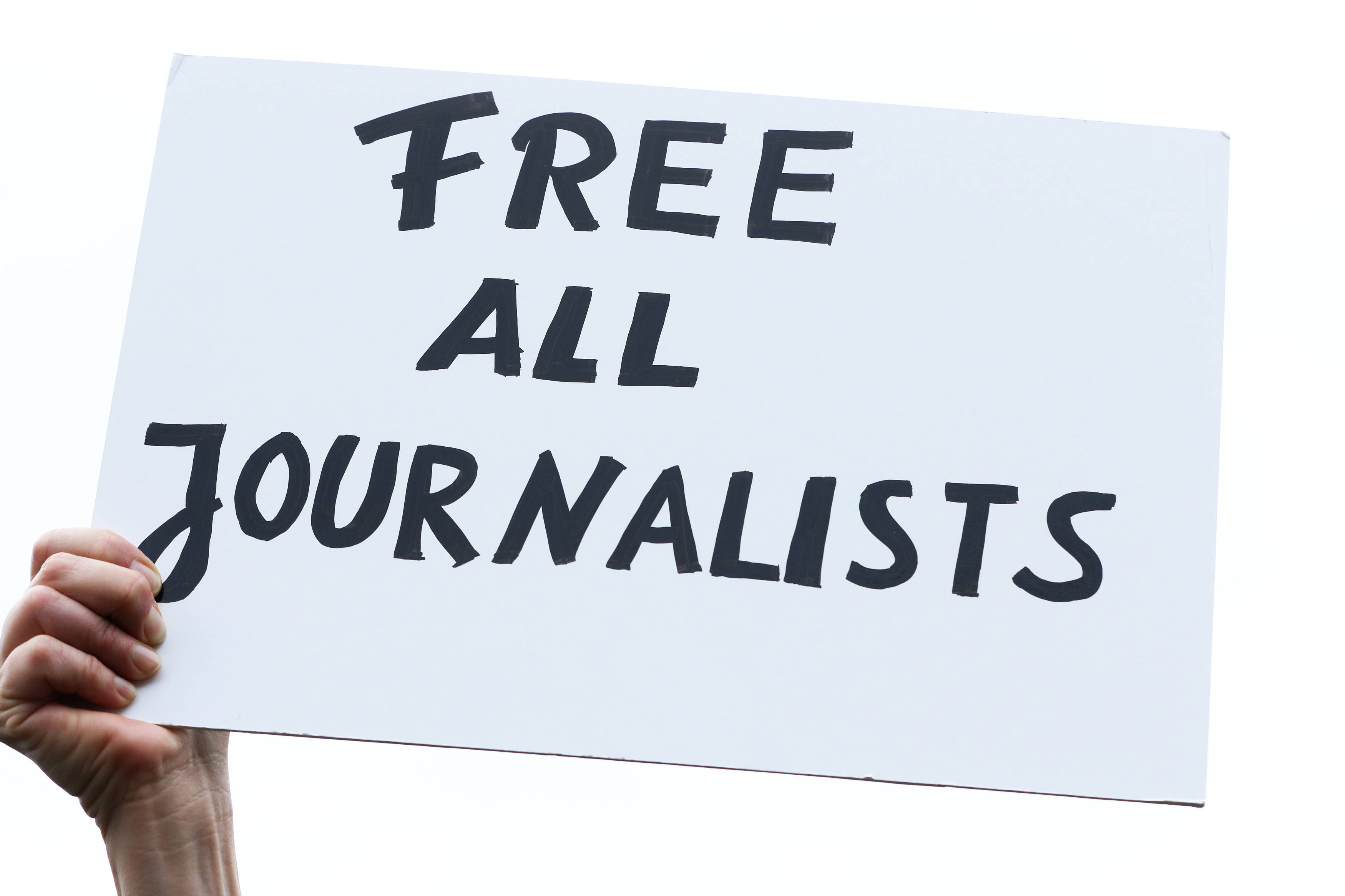 „Reporter ohne Grenzen“ untersucht in jedem Jahr den Stand der Pressefreiheit weltweit. Deutschland ist im aktuellen Ranking um drei Plätze abgerutscht.