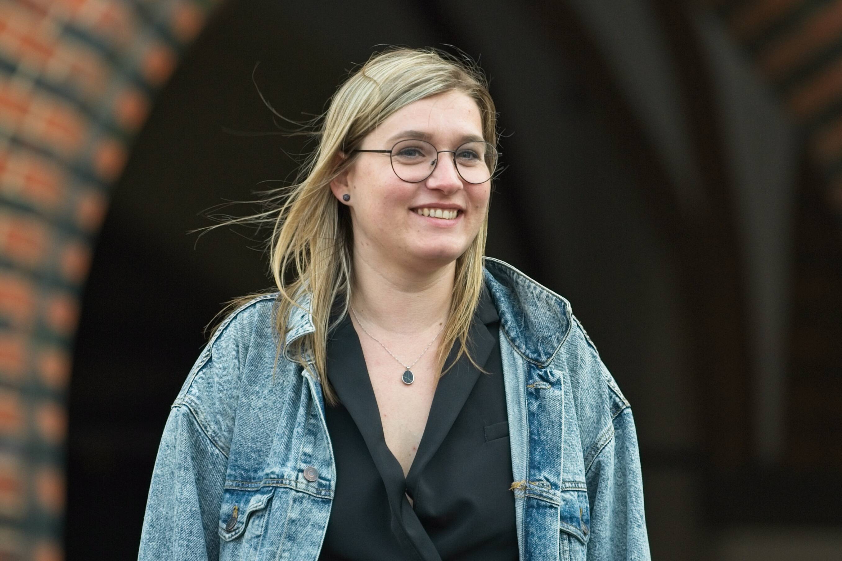 Anna Kassautzki freut sich über ihren Wahlsieg: „Es ist eine wahnsinnige Ehre und Verantwortung, die mir da die Bürgerinnen und Bürger im Wahlkreis gegeben haben, sie die nächsten vier Jahre zu vertreten.“