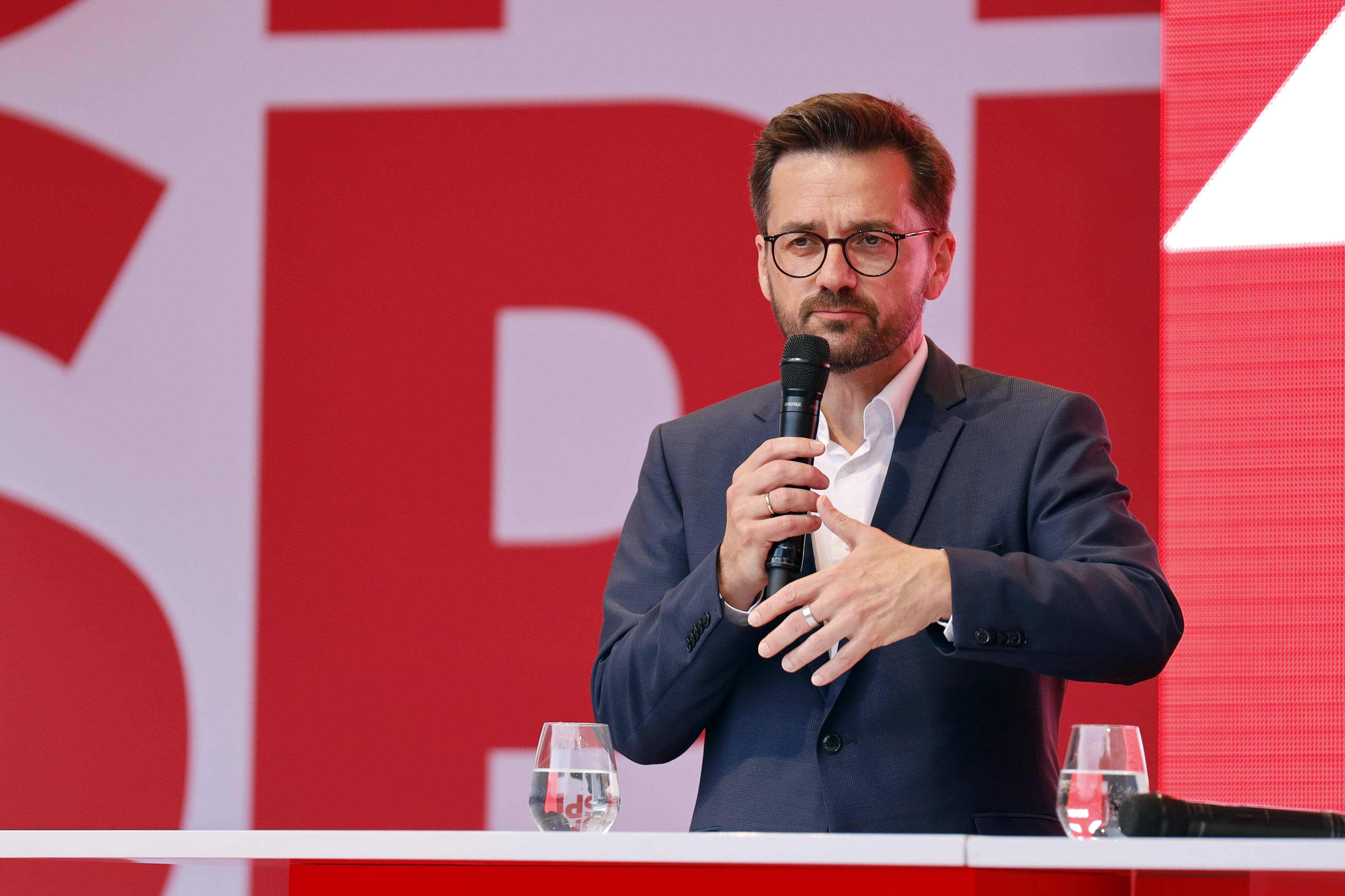 Der NRW-Landesvorsitzende Thomas Kutschaty im Bundestagswahlkampf in Köln.