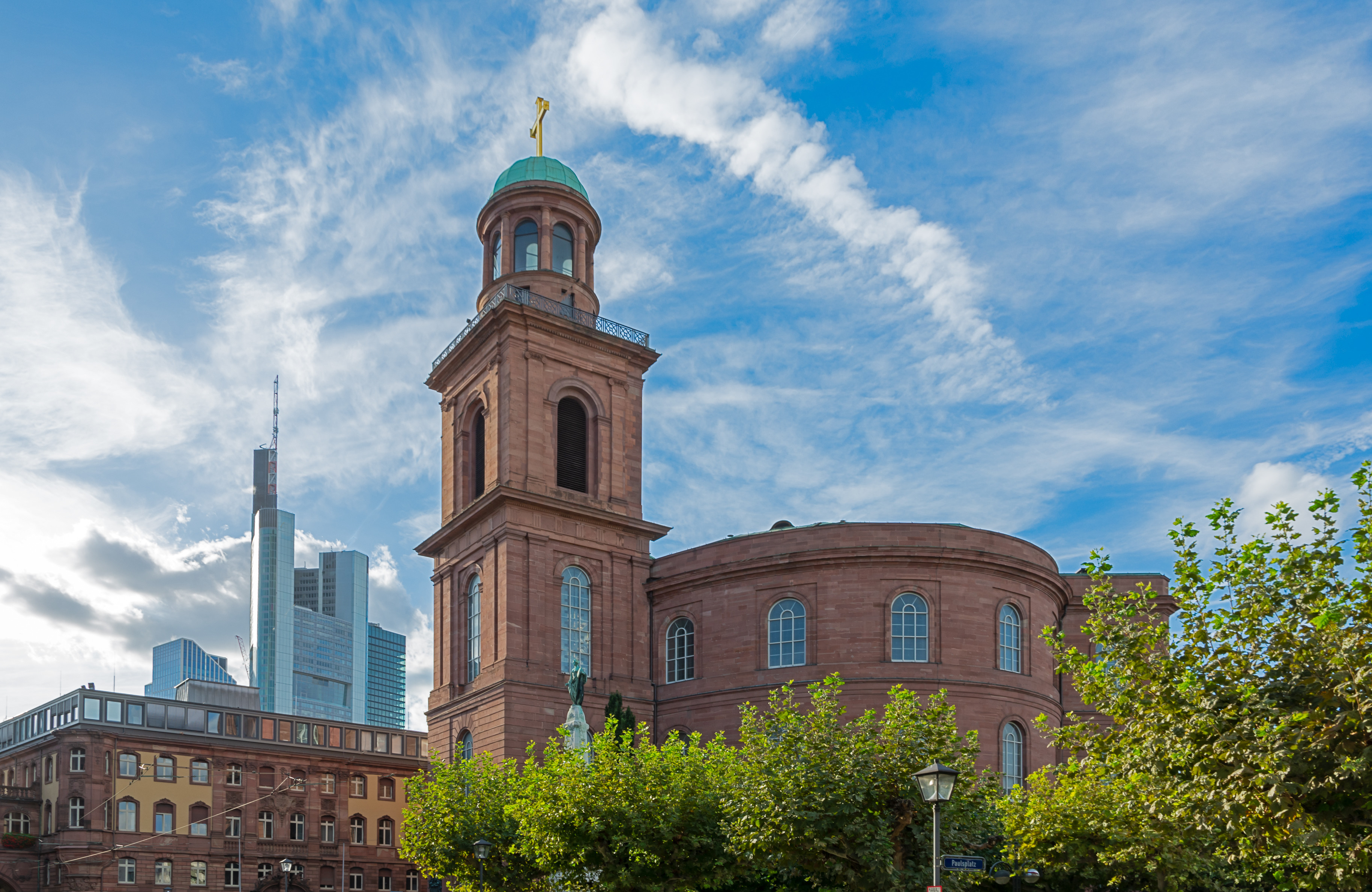 Zerstört und wiederaufgebaut: Die Frankfurter Paulskirche ist einer der bedeutendsten Orte der deutschen Demokratiegeschichte.