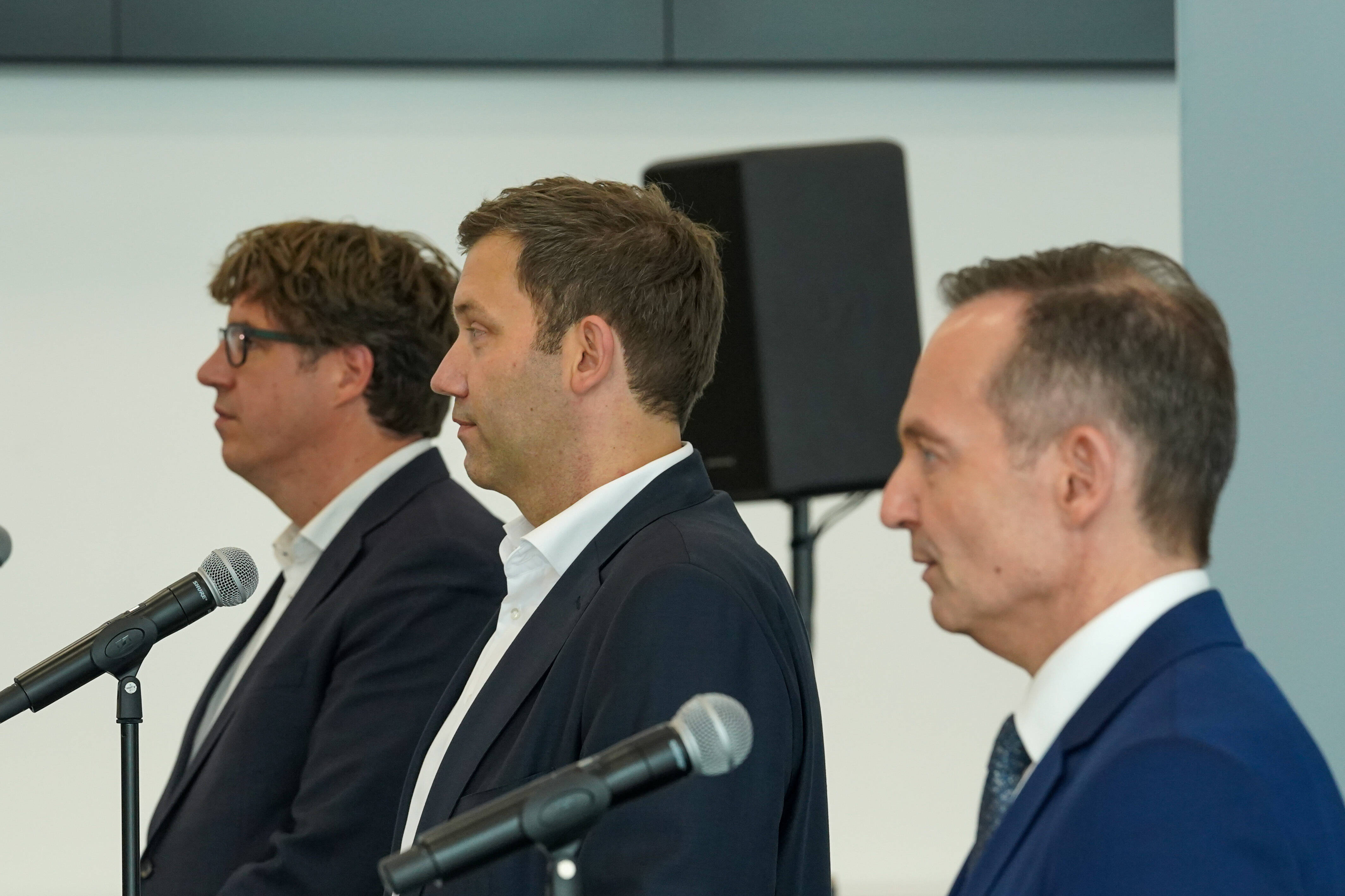 Die Ampel fest im Blick: Grünen-Geschäftsführer Michael Kellner, SPD-Generalsekretär Lars Klingbeil und sein FDP-Amtskollege Volker Wissing.