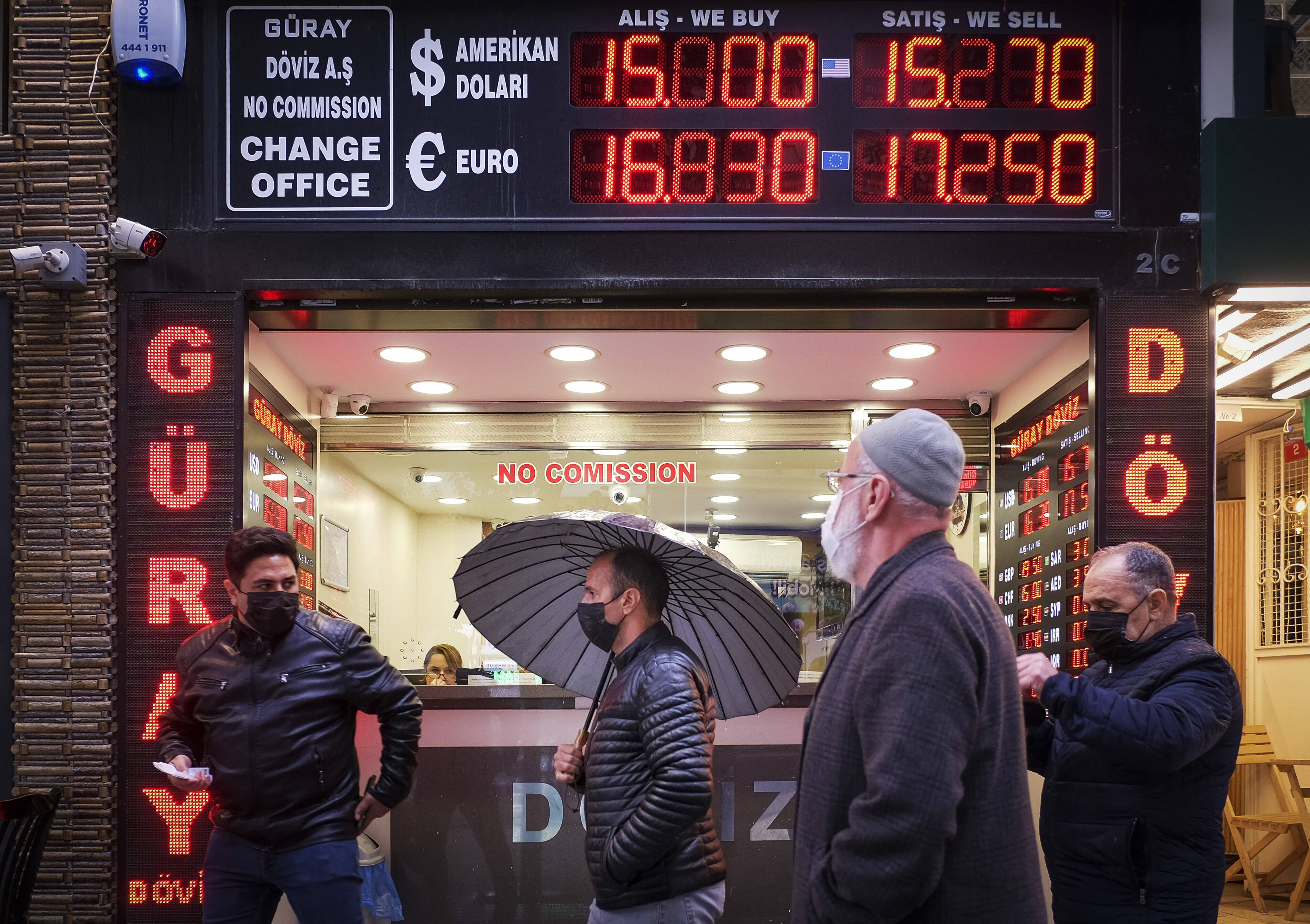 Der Kursverfall der türkischen Lira ist dramatisch. Die Wechselkurse ändern sich derzeit im Sekundentakt.