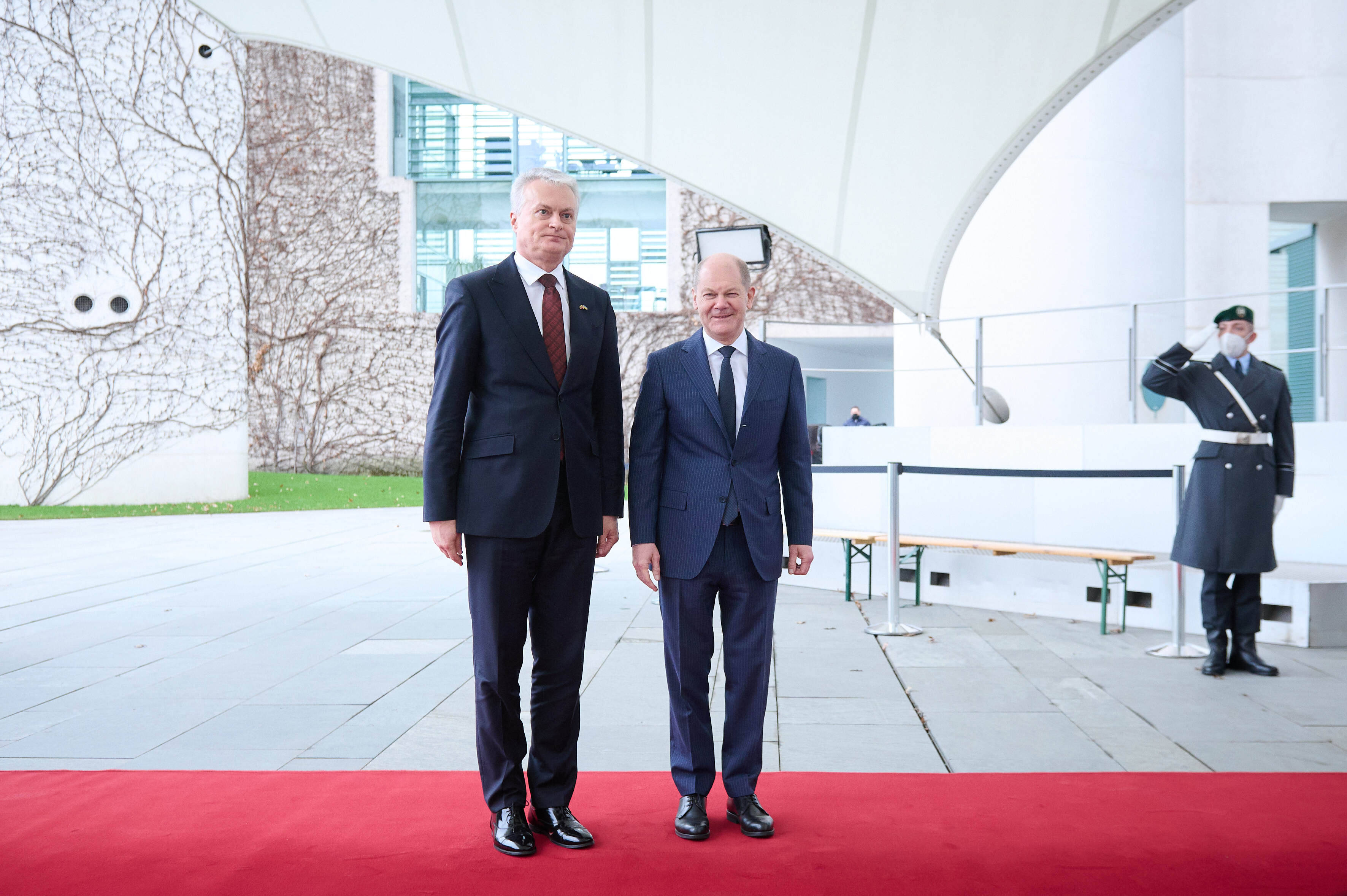 Neuer deutsch-baltischer Schulterschluss: Bundeskanzler Olaf Scholz empfängt den Präsidenten Litauens Gitanas Nauseda (l.) am 26.02.2022 im Bundeskanzleramt in Berlin.