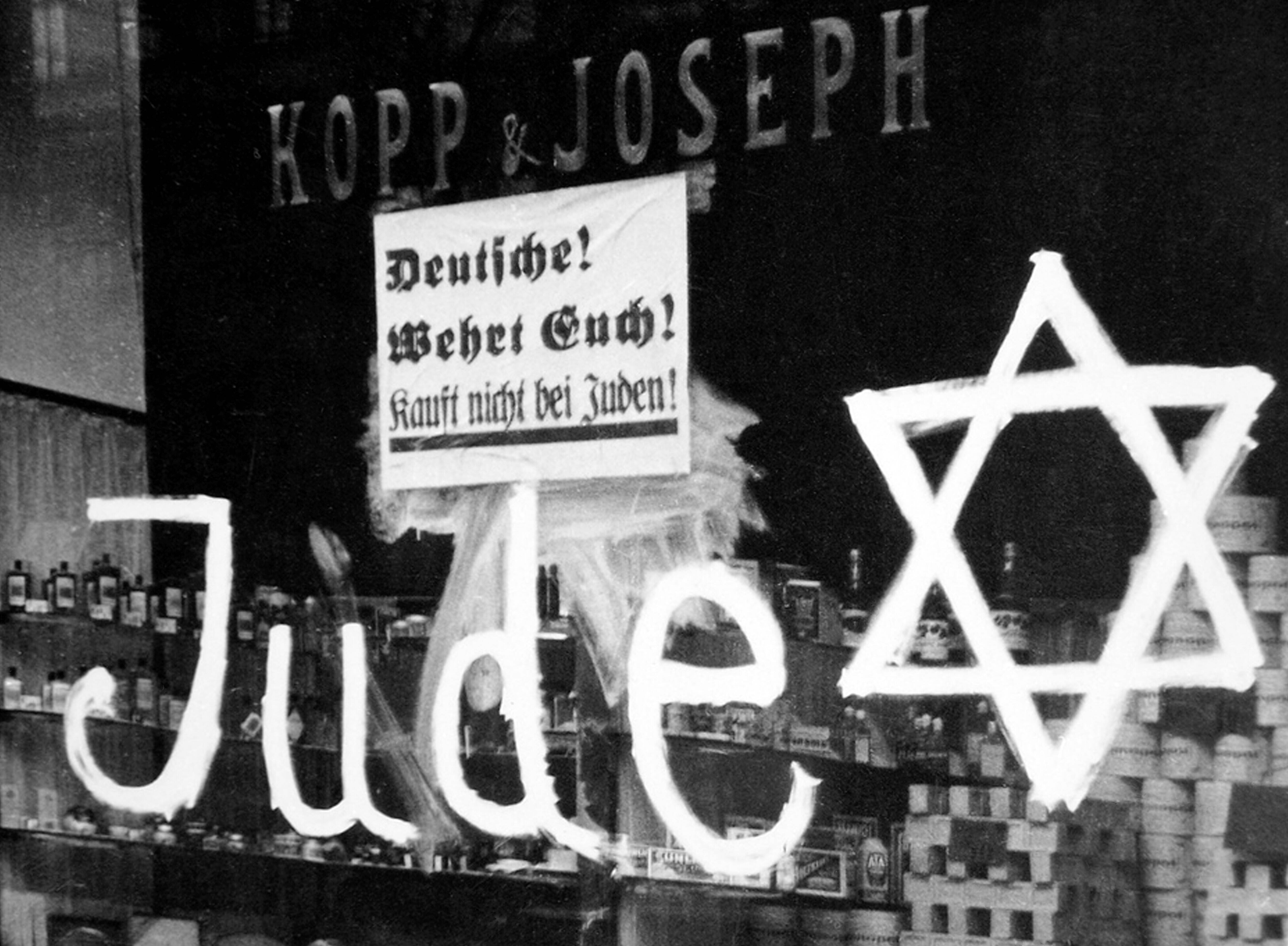 In der Nacht vom 9. auf den 10. November 1938 wurden tausende jüdische Geschäfte zerstört und geplündert. 85 Jahre später hat der Antisemitismus noch immer einen festen Platz in der deutschen Gesellschaft.