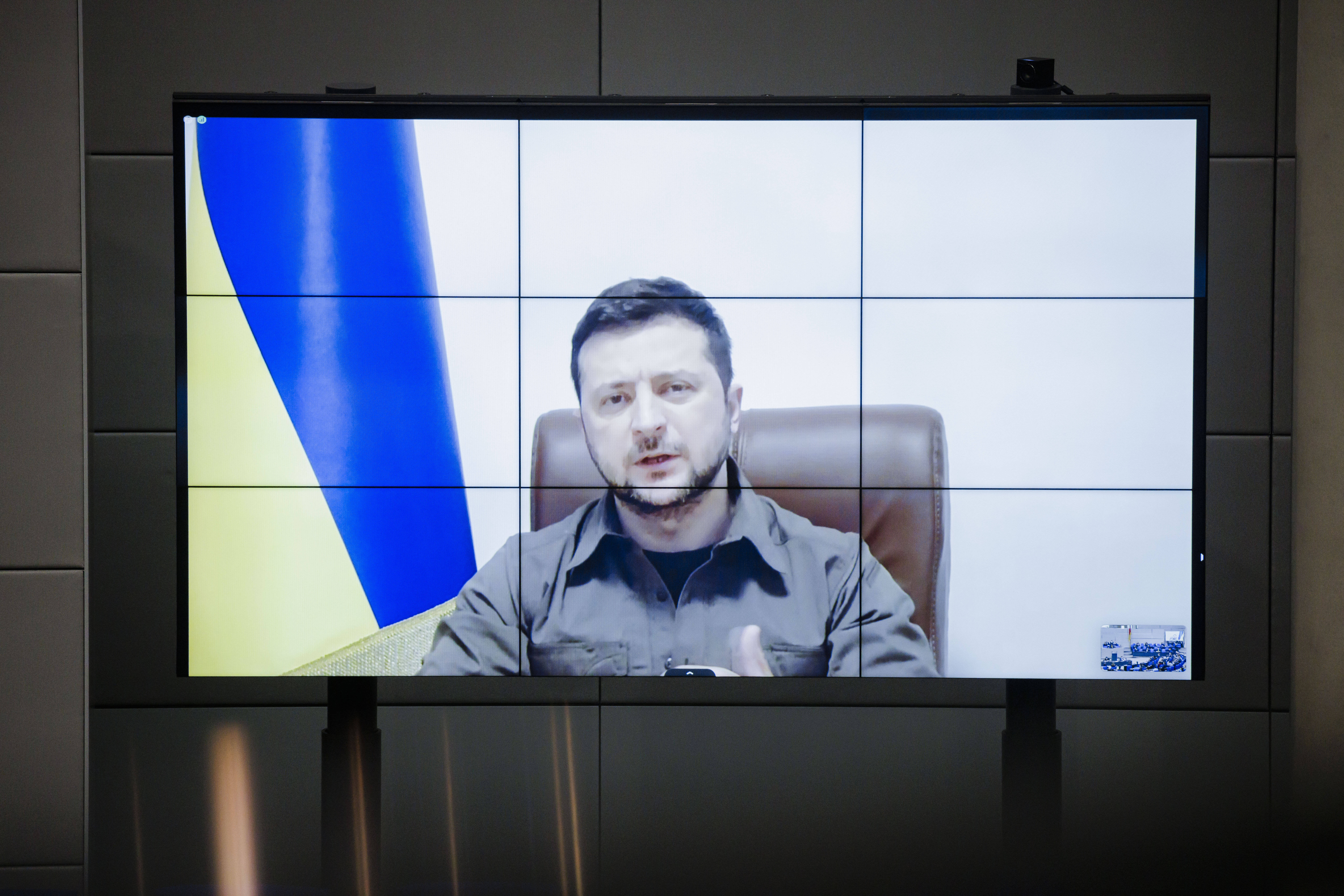 Eindringliche Worte: Der ukrainische Präsident Wolodymyr Selenskyj sprach per Videoschalte zu den Abgeordneten des Bundestags.