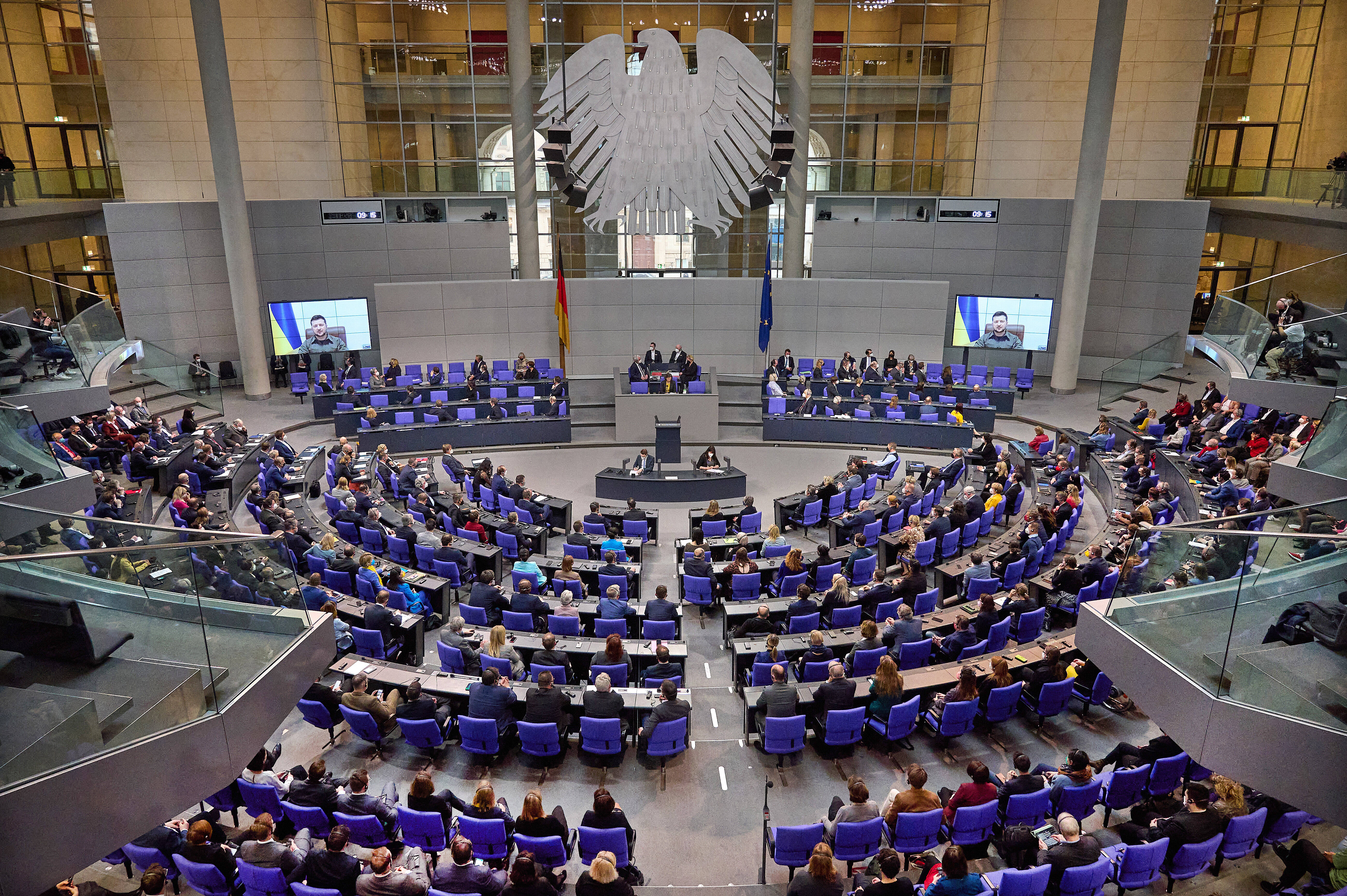 Der ukrainische Präsident Wolodymyr Selenskyj ist für eine Rede in den Bundestag zugeschaltet.