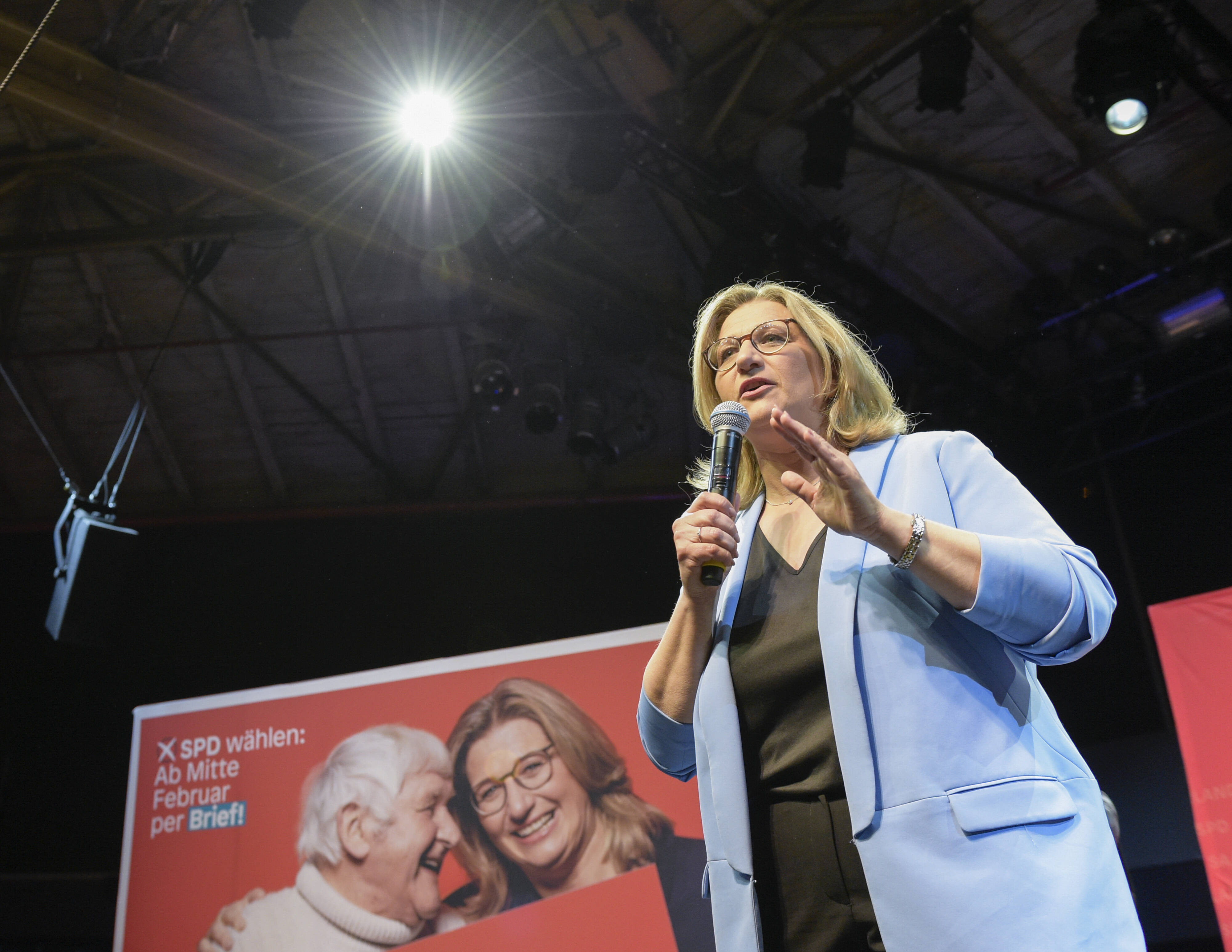 Die künftige Ministerpräsidentin des Saarlands: Anke Rehlinger und die Saar-SPD haben bei der Landtagswahl die absolute Mehrheit erreicht.