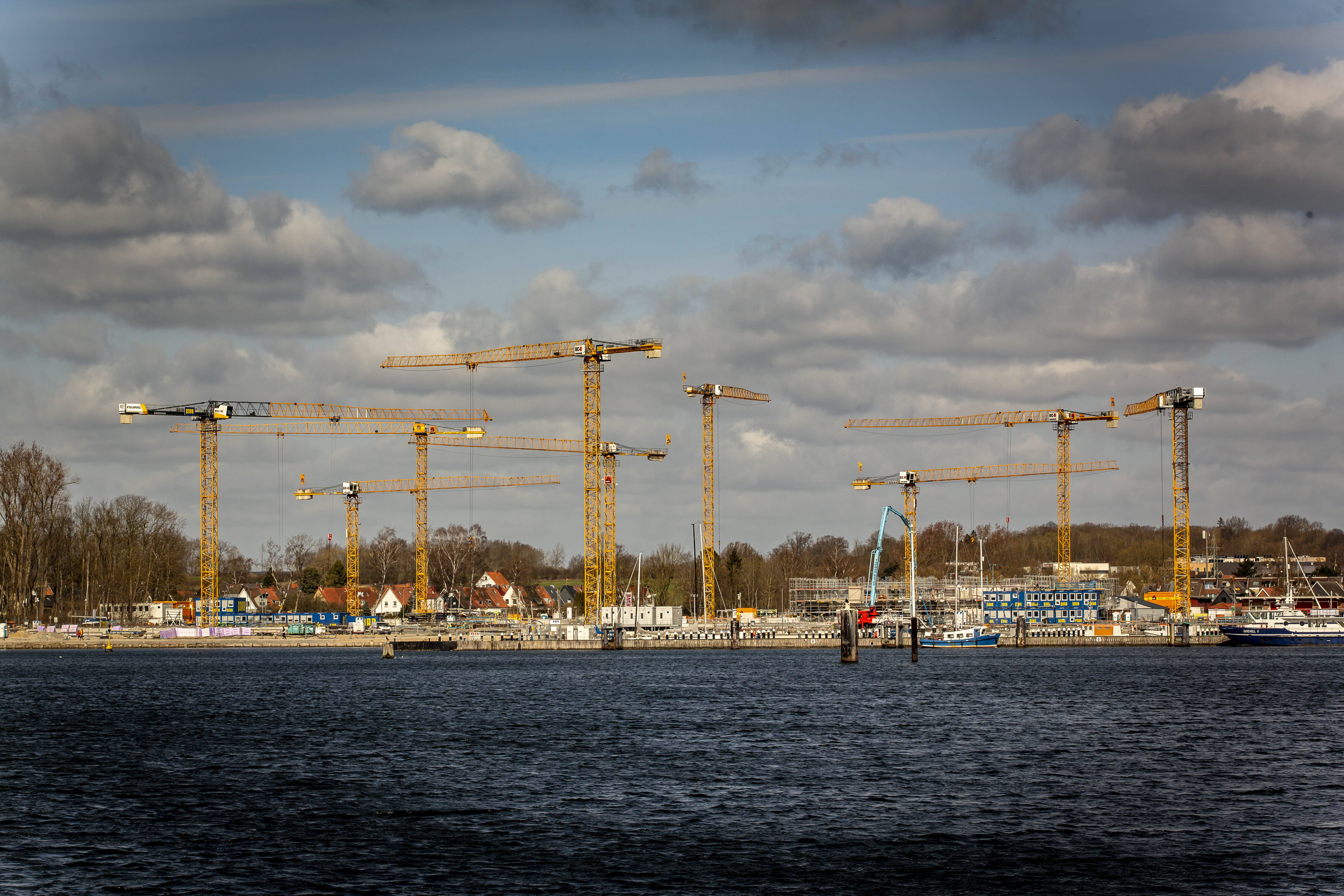 Die Bundesregierung will den Wohnungsneubau voran treiben: Hier in Lübeck funktioniert es schon – an der Mündung der Trave in die Ostsee.