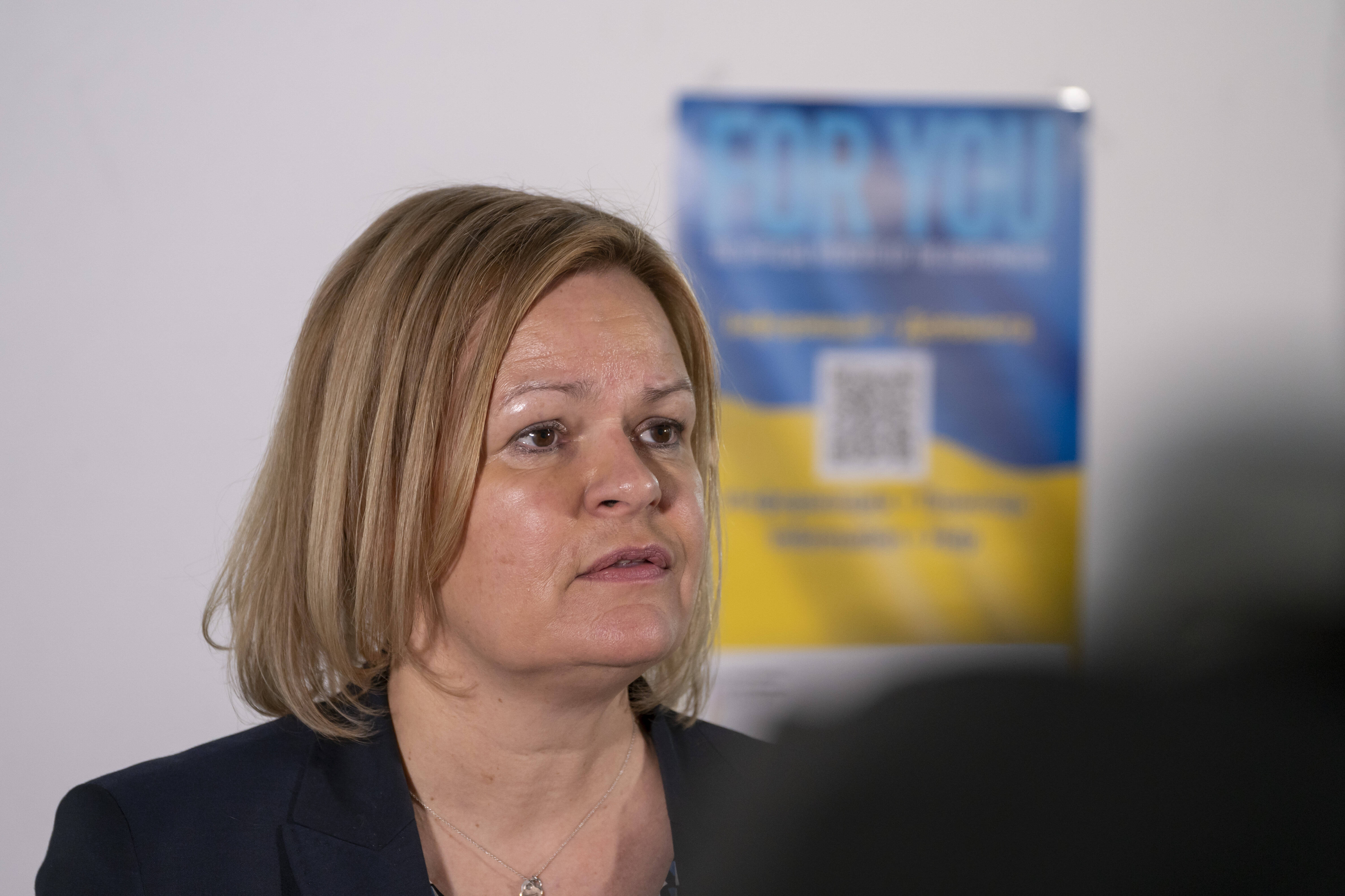 Bundesinnenministerin Nancy Faeser informiert sich über die Entwicklung der Plattform Germany4Ukraine in Berlin.