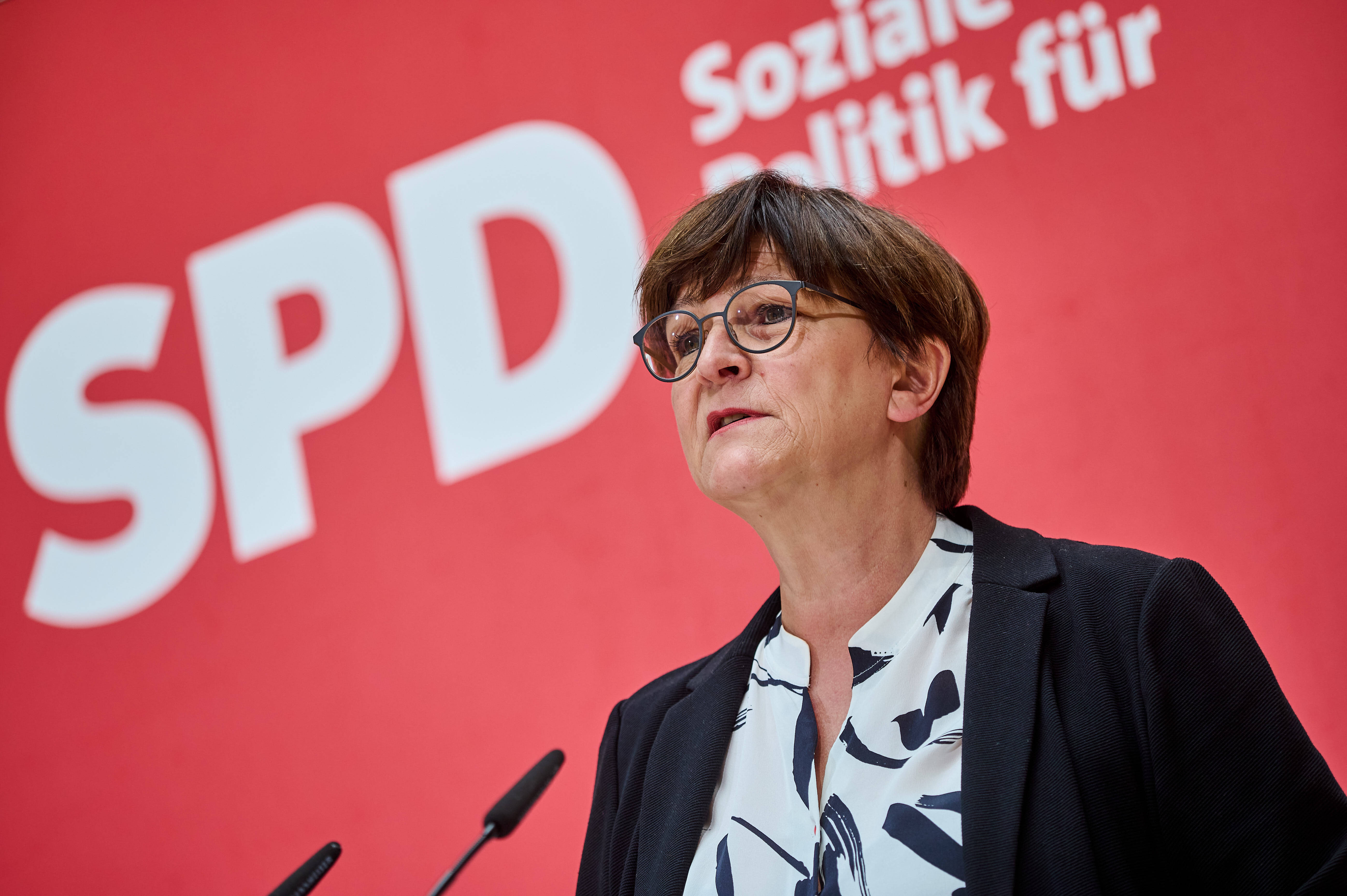 SPD-Chefin Saskia Esken: „Für uns als SPD ist klar: Keines der sozialen Projekte, die wir im Koalitionsvertrag vereinbart haben, darf wackeln.“