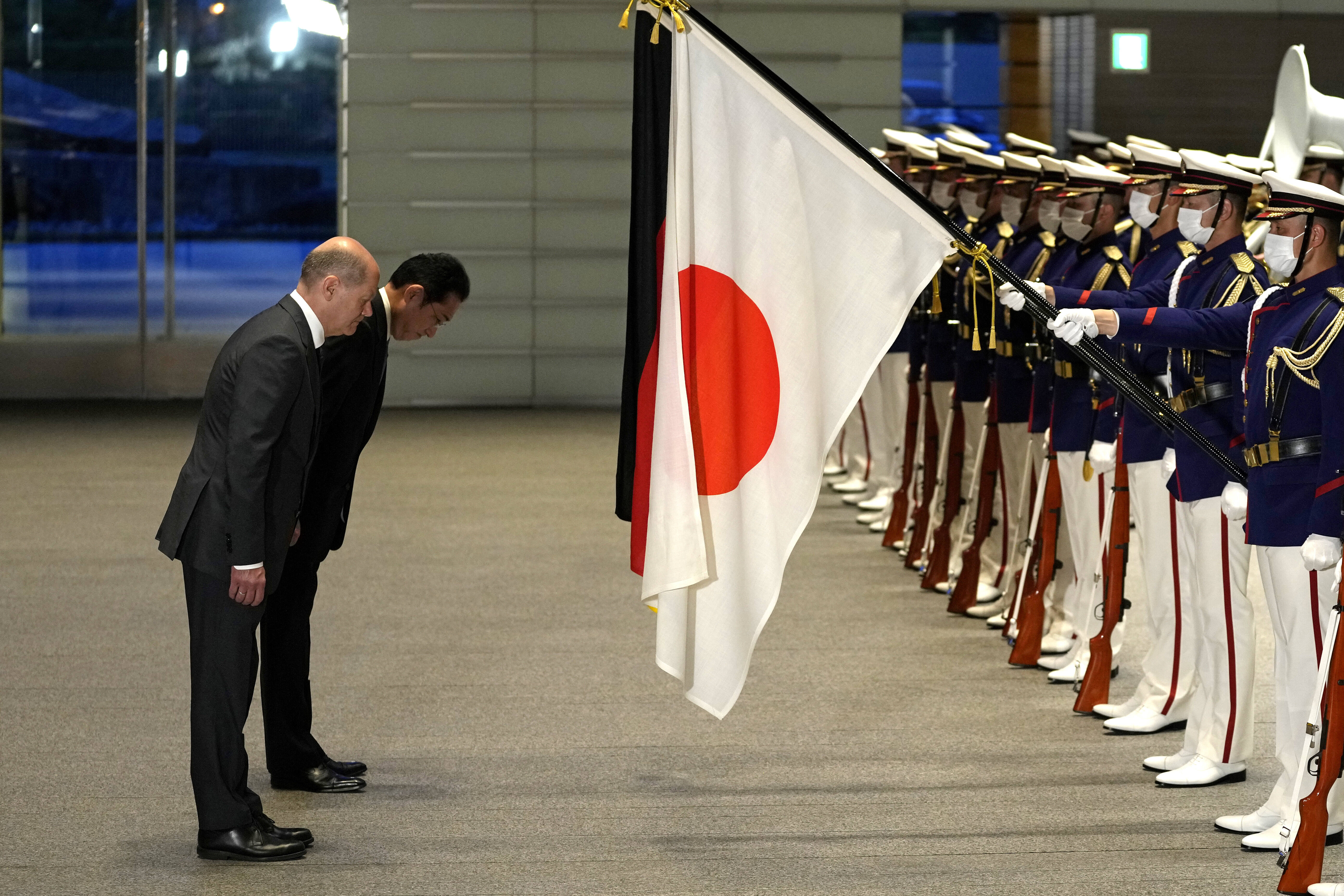 Eine seine erste Auslandsreisen führte Bundeskanzler Olaf Scholz im April 2022 nach Japan. Deutschland sollte sich der gesamten Region stärker zuwenden.