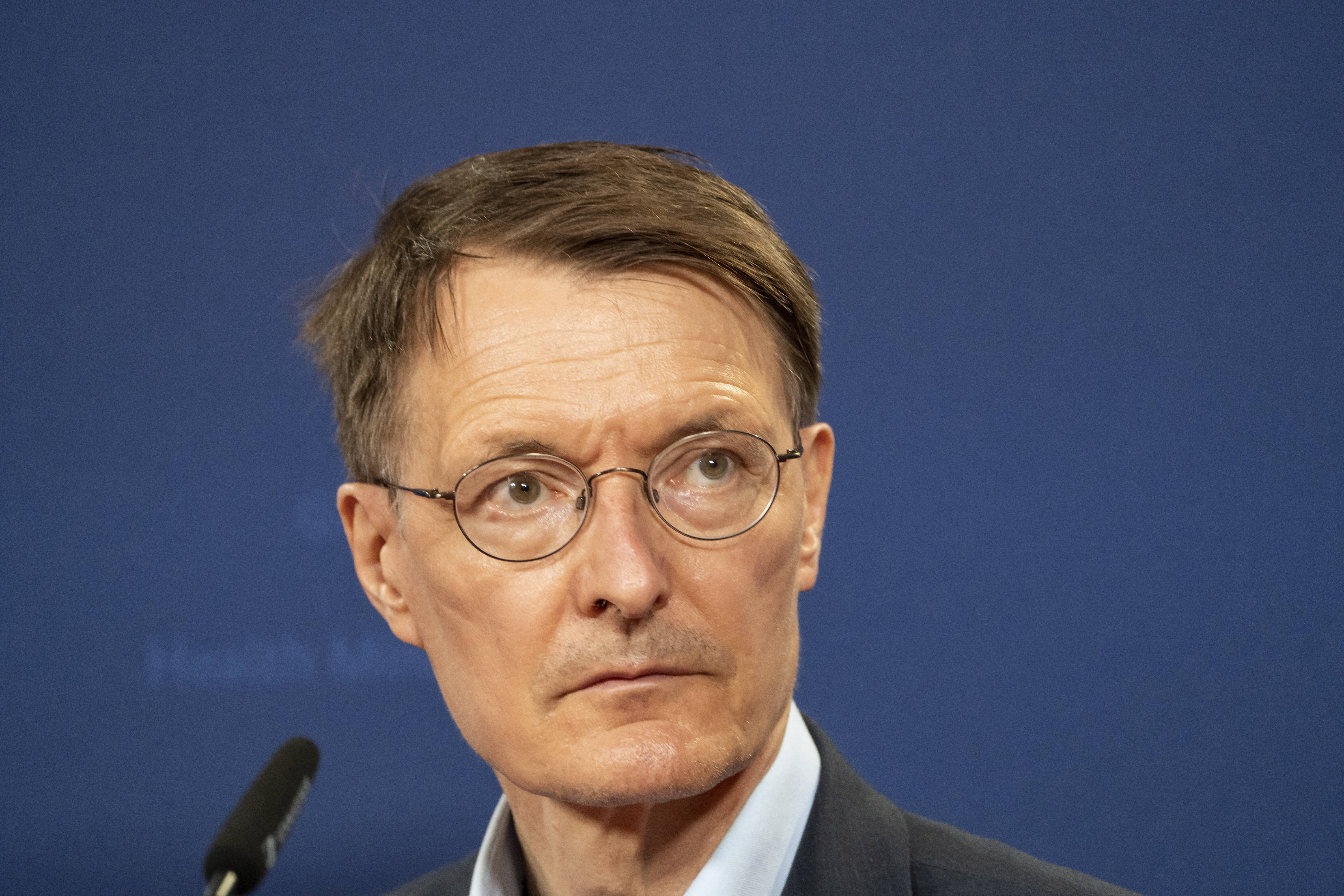 Bundesgesundheitsminister Karl Lauterbach: „Wir werden nochmal mit Schutzmaßnahmen operieren müssen.“