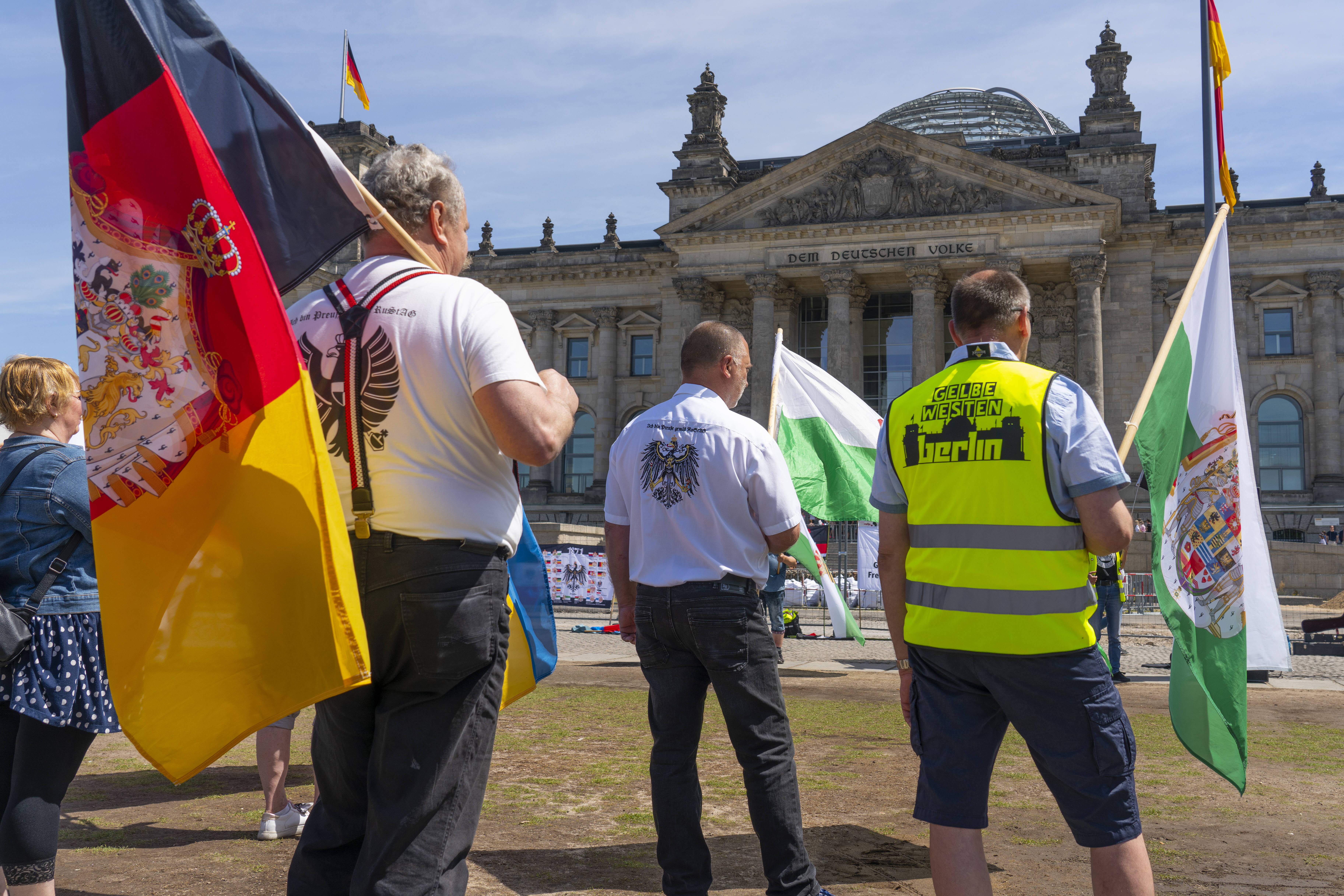 Protest von Reichsbürger*innen, Querdenker*innen und Gelbwesten in Berlin: Rechte Kreise versuchen, die hohen Energiepreise für ihre Ziele zu instrumentalisieren.
