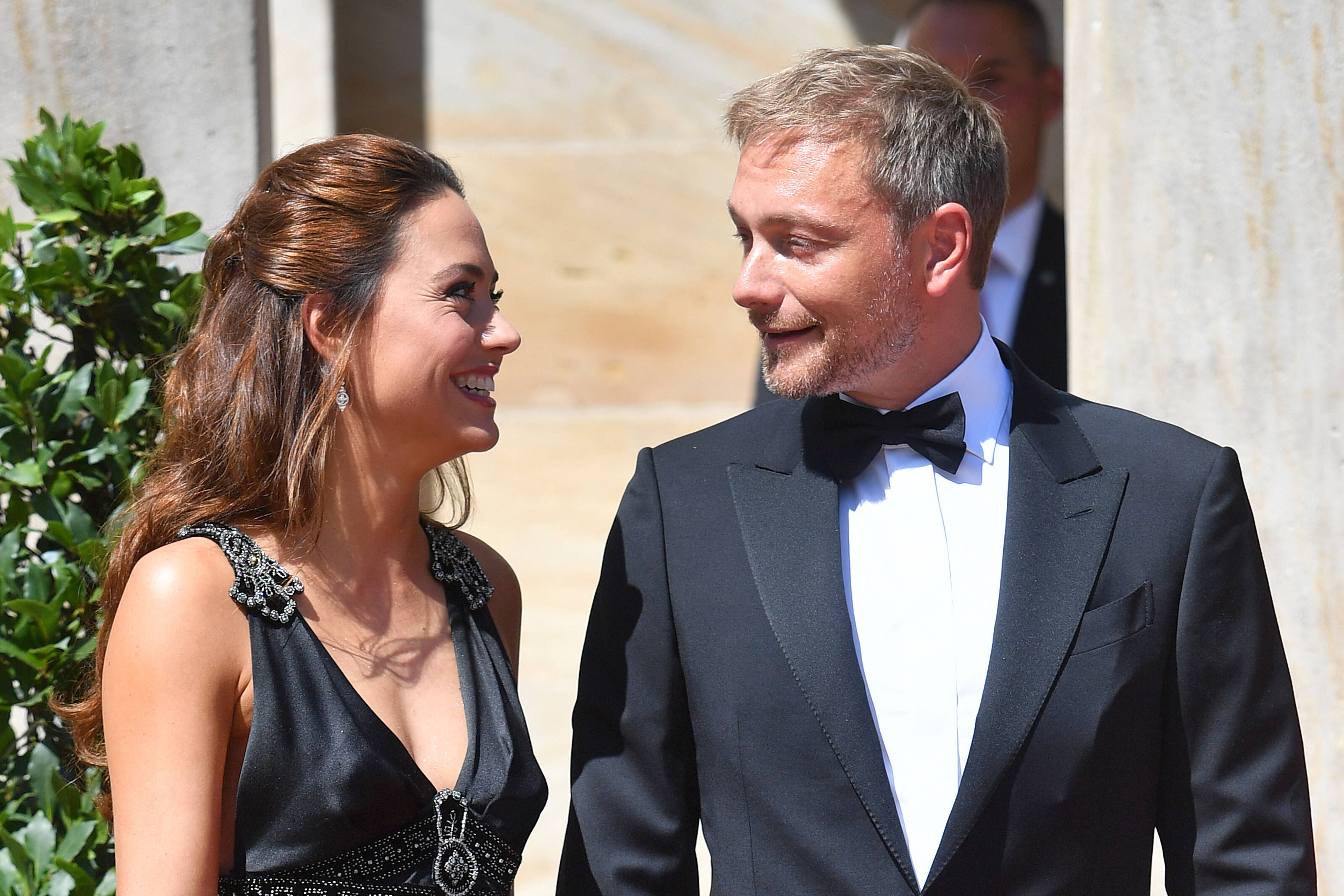 Falsches Signal: Die Hochzeit von Christian Lindner und Franca Lehfeldt (hier bei der Eröffnung der Bayreuther Richard Wagner Festspiele 2018) sorgt auf Sylt nicht nur für Freude.