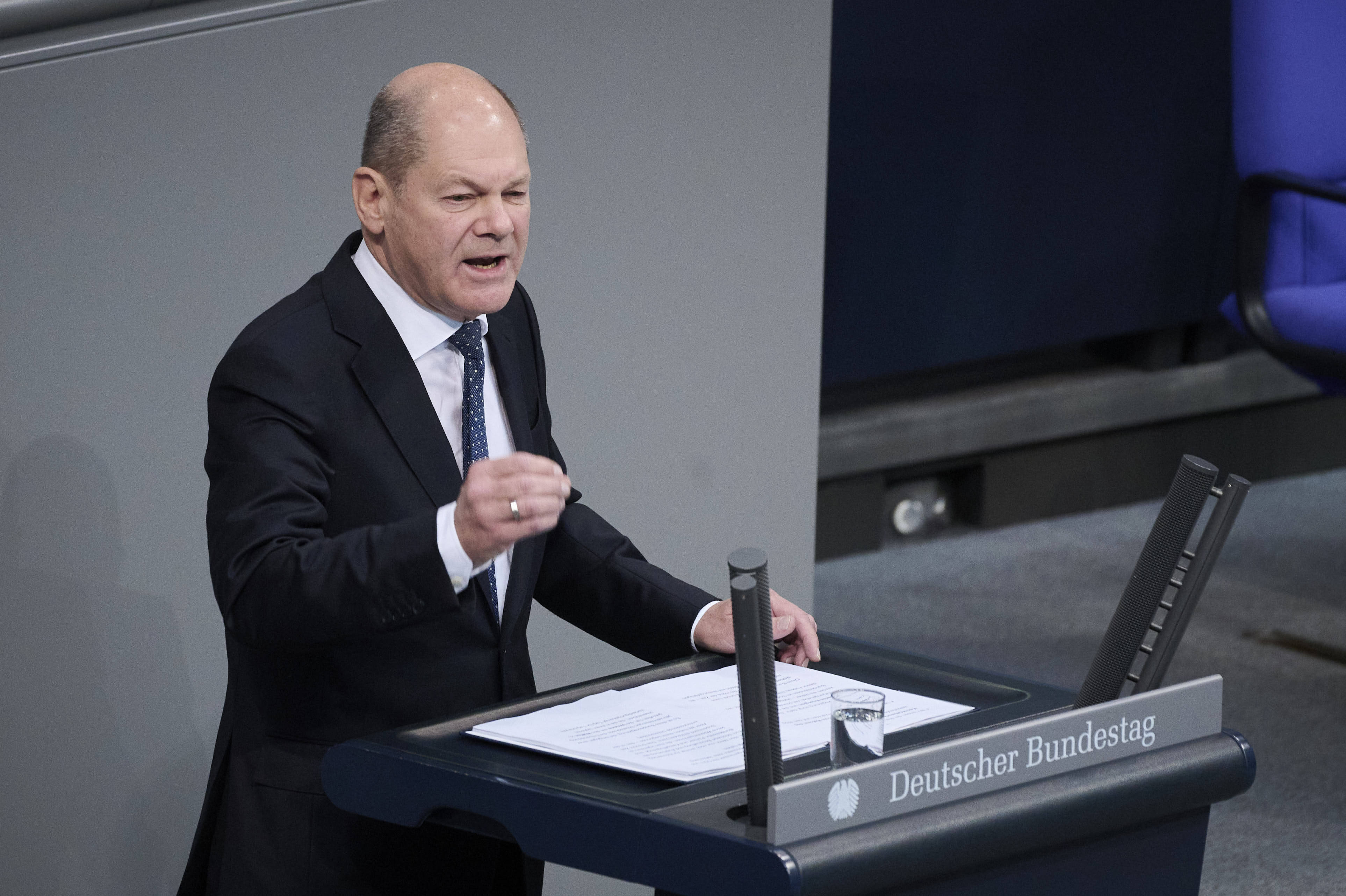 Scholz Zu Merz Im Bundestag: „Willkommen In Alices Wunderland!“ | Vorwärts