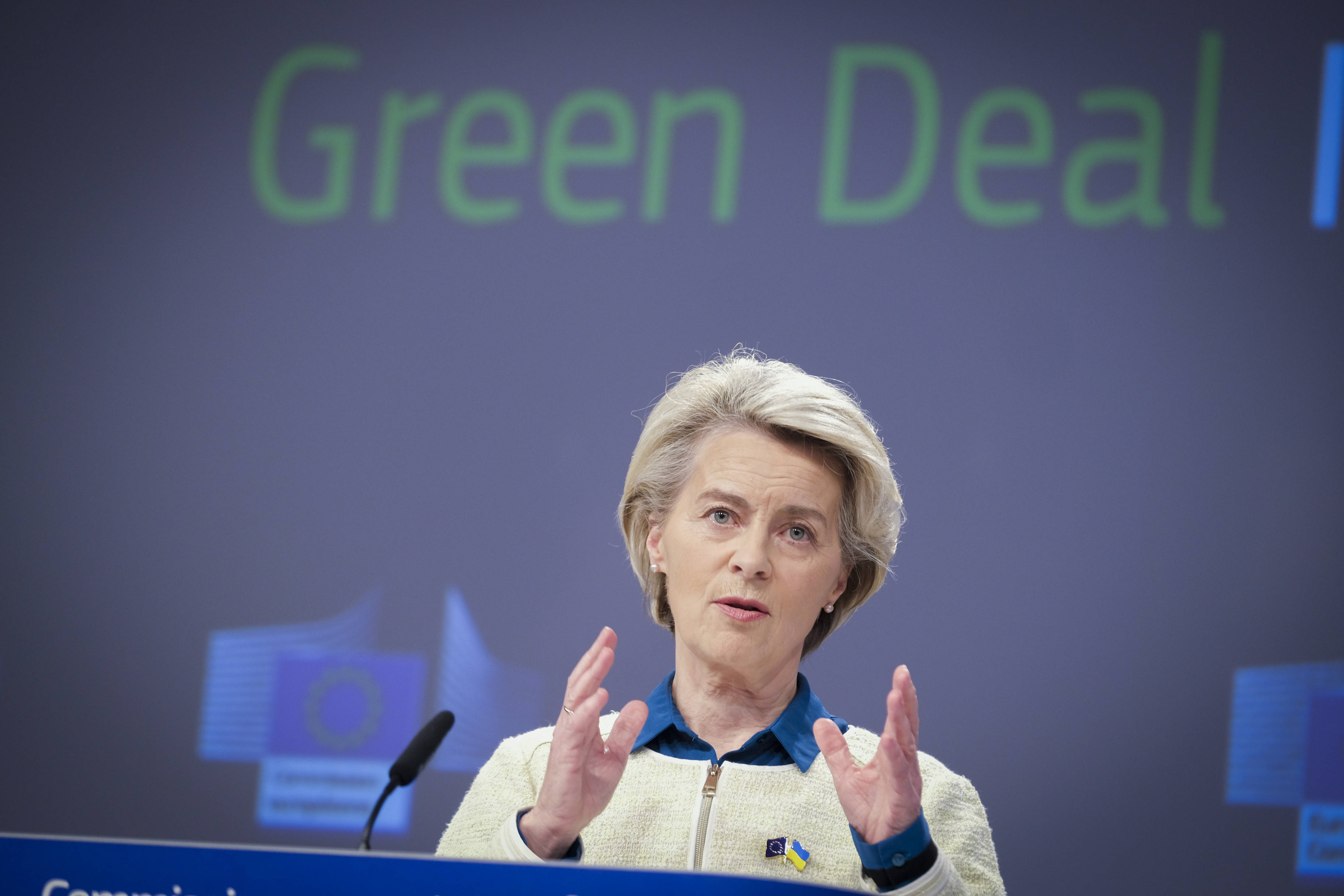 Die Mondlandung der EU steht auf der Kippe: Die EVP richtet sich gegen die Pläne ihrer eigenen EU-Kommissionspräsidentin Ursula von der Leyen.
