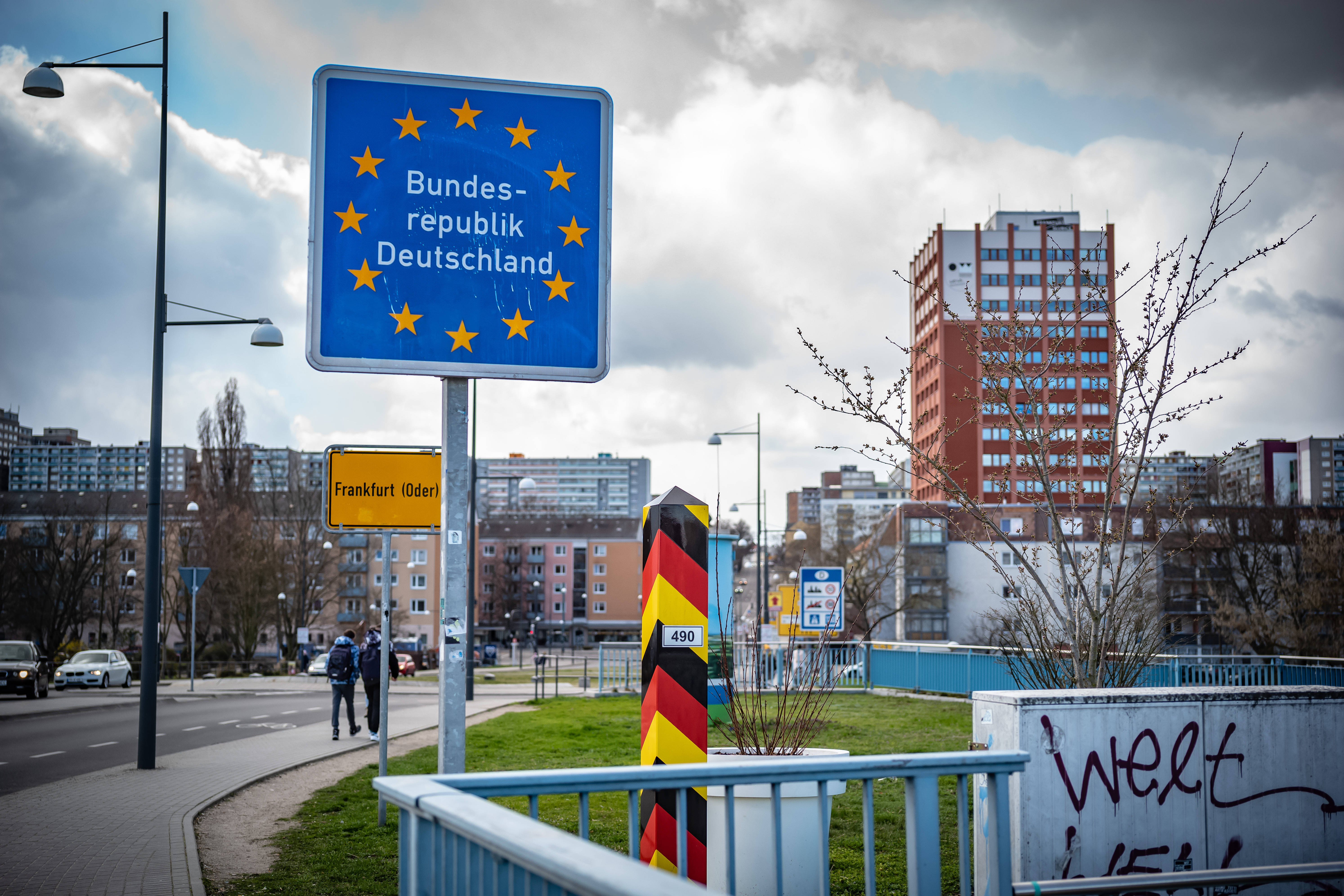 In der ostdeutschen Grenzstadt Frankfurt/Oder fordert die brandenburgische Kulturministerin Manja Schüle in einer Erklärung zusammen mit anderen Initiator*innen ein Ukraine-Zentrum.