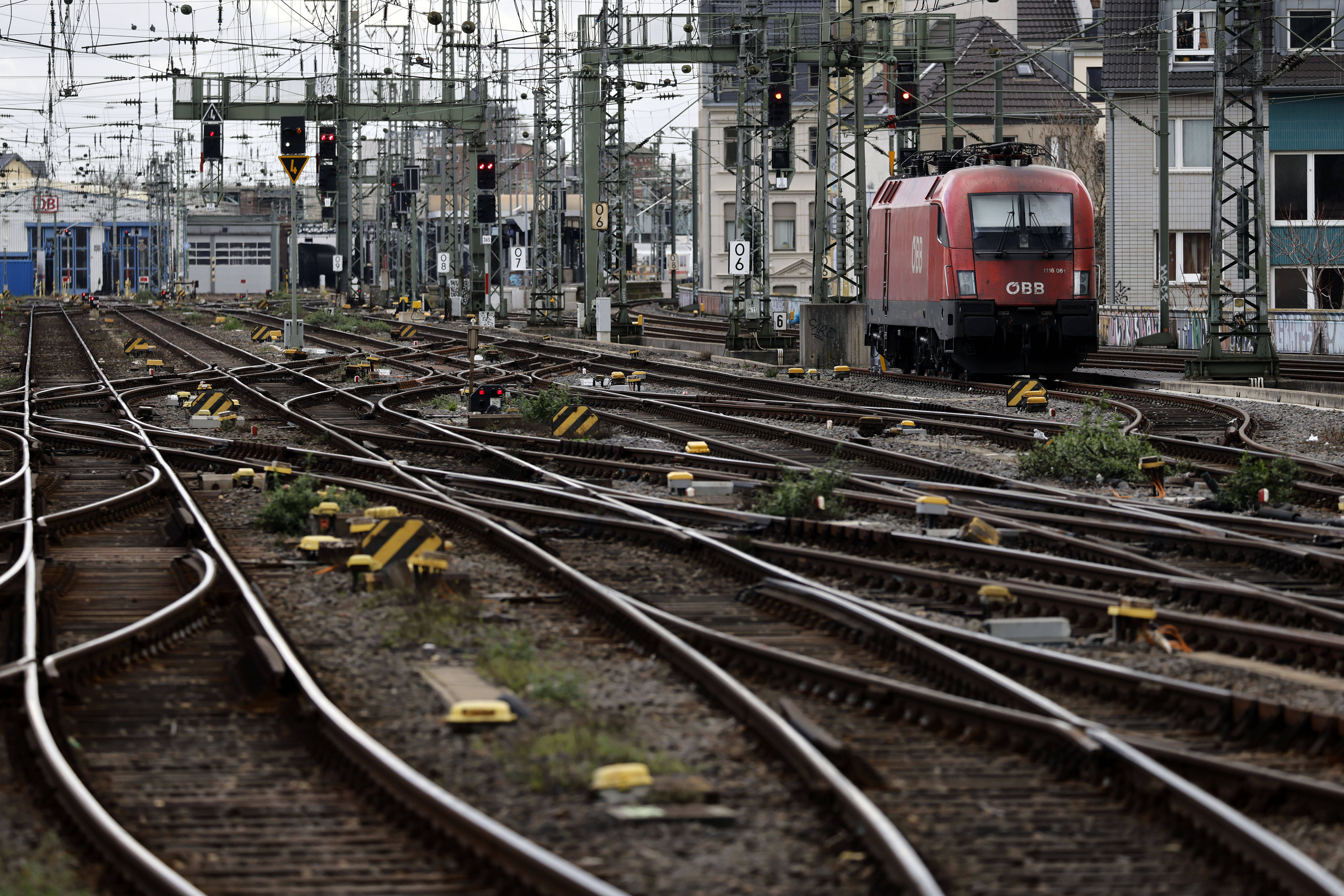 Stillstand am Hauptbahnhof Köln am vergangenen Montag: Den Wettbewerb auf dem Rücken der Beschäftigten beenden.