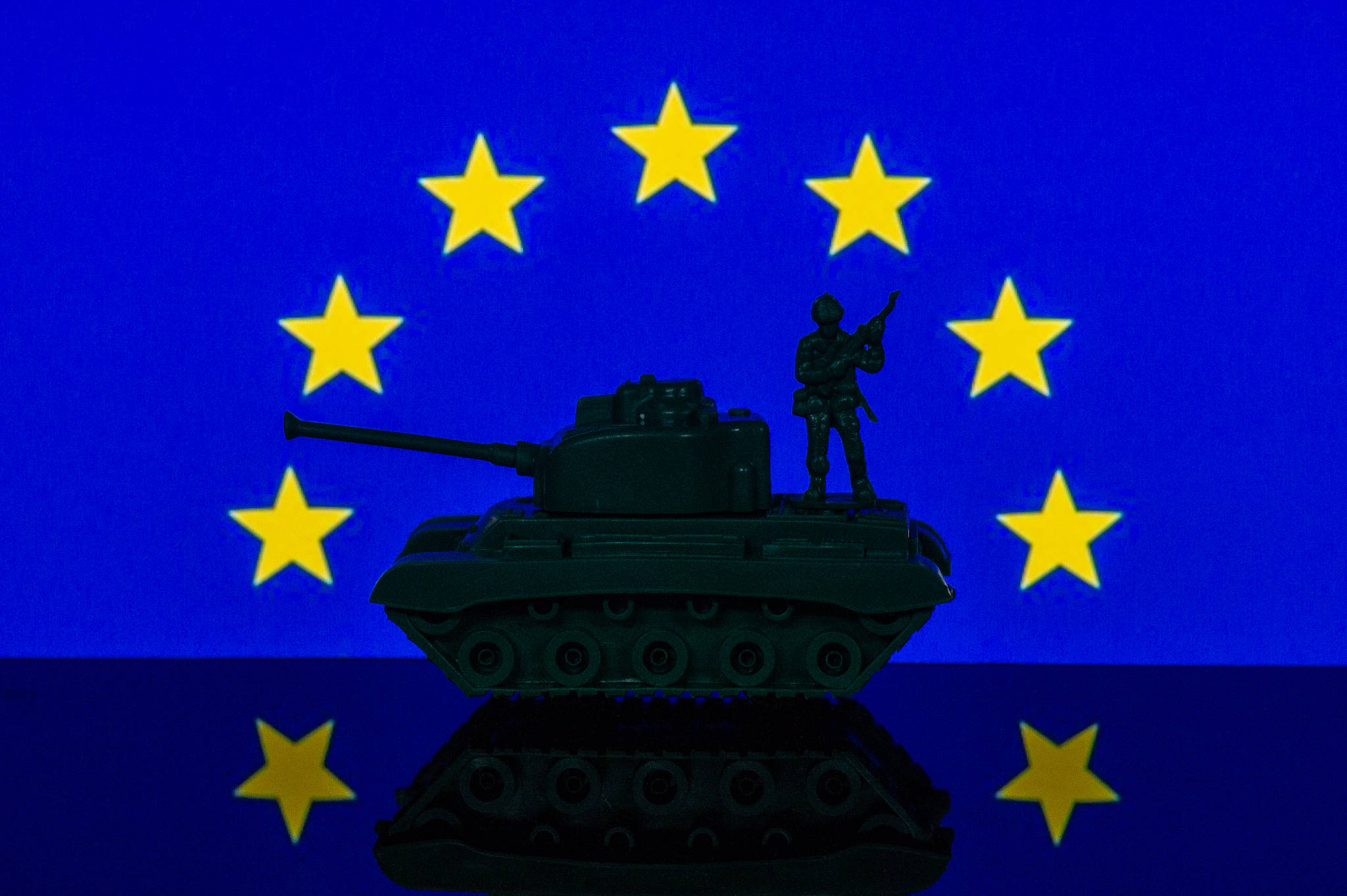 Politisch müssen jetzt die Weichen gestellt werden, die es den Europäer*innen ermöglichen, die materiellen Grundlagen zur Sicherung und Verteidigung einer zukünftigen Ordnung zu produzieren.