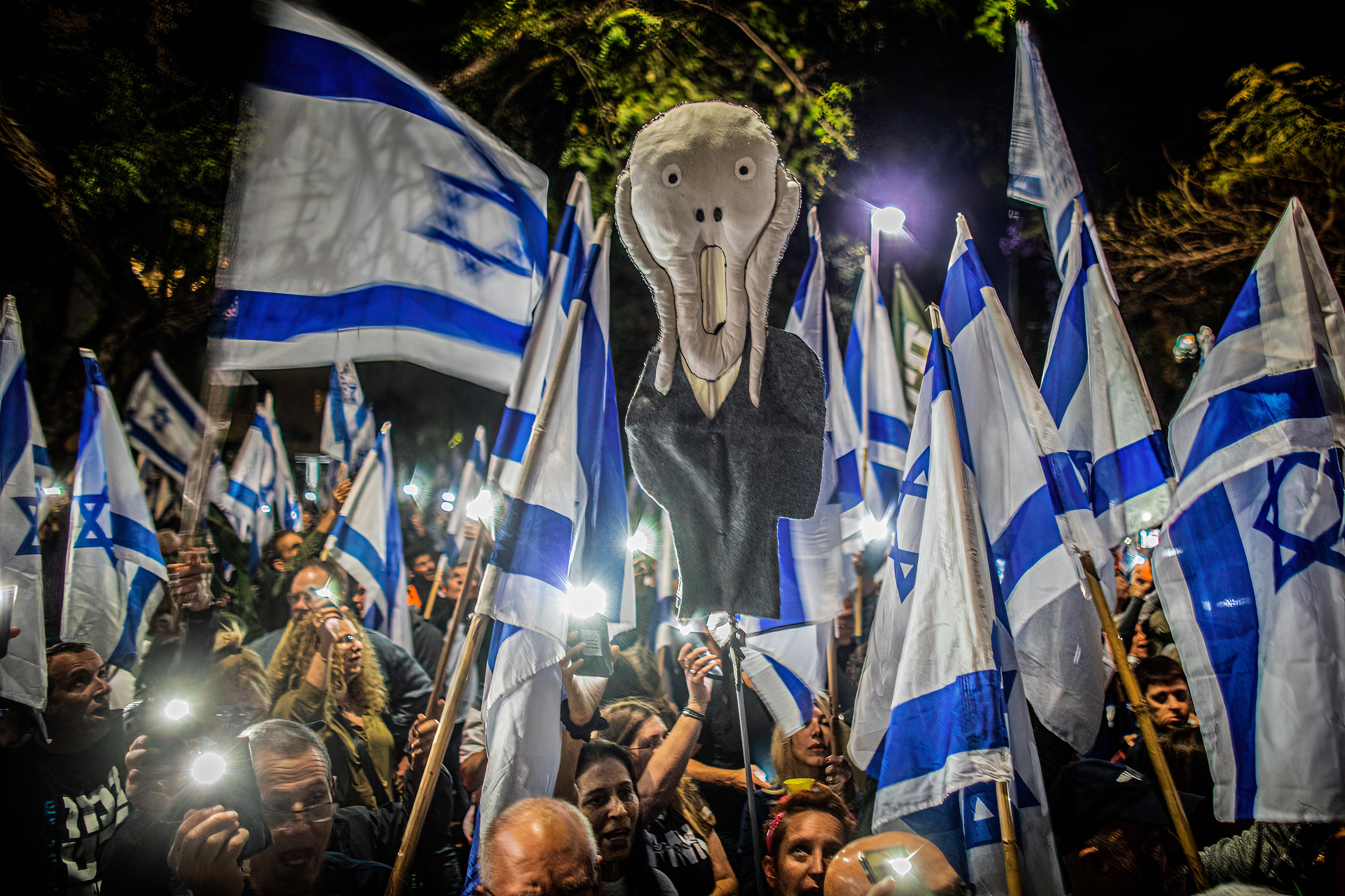 Aufschrei: Hundertausende Israelis protestieren seit Monaten gegen die Versuche der rechten Regierung, Demokratie und Rechtsstaatlichkeit einzuschränken, wie hier am 30.04.2023 in Tel Aviv.