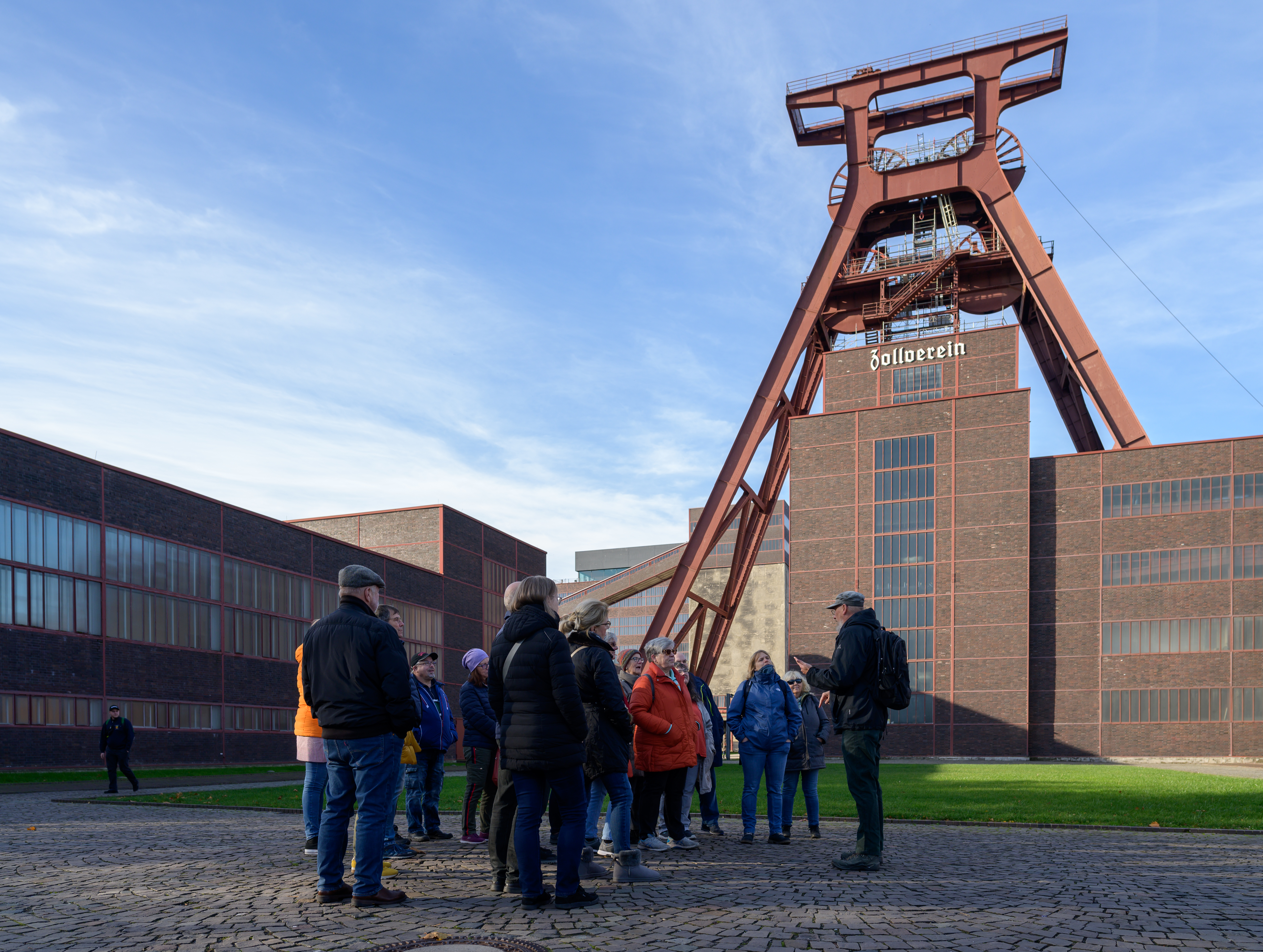 Führung auf dem Gelände der Zeche Zollverein in Essen: Will man die SPD im Ruhrgebiet wieder stärken, führt zumindest ein Weg über die Politisierung der Erinnerungslandschaften der Region.