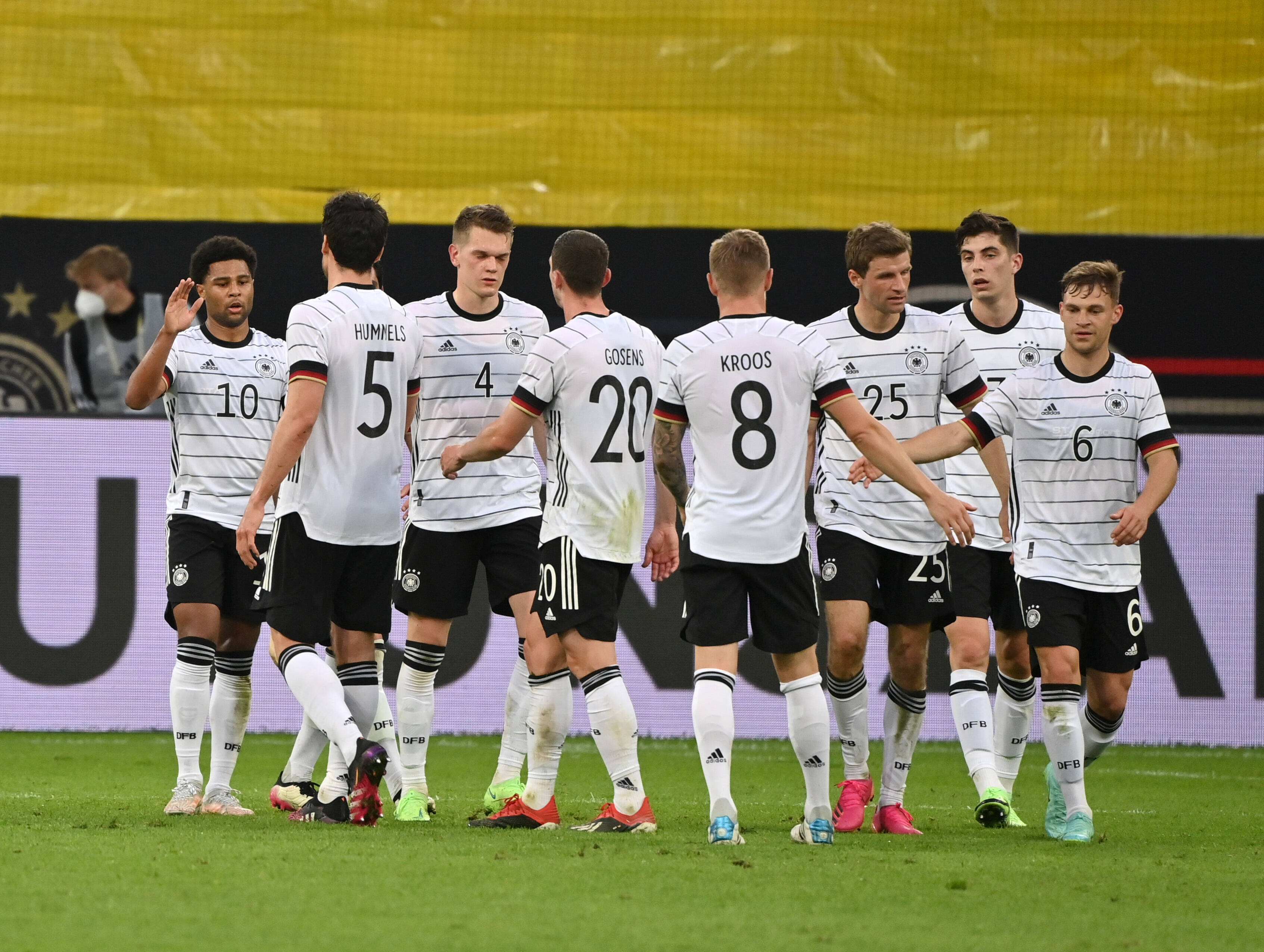 Verabschiedet die deutsche Nationalmannschaft Bundestrainer Jogi Löw mit dem EM-Titel? SPD-Politiker*innen drücken die Daumen.