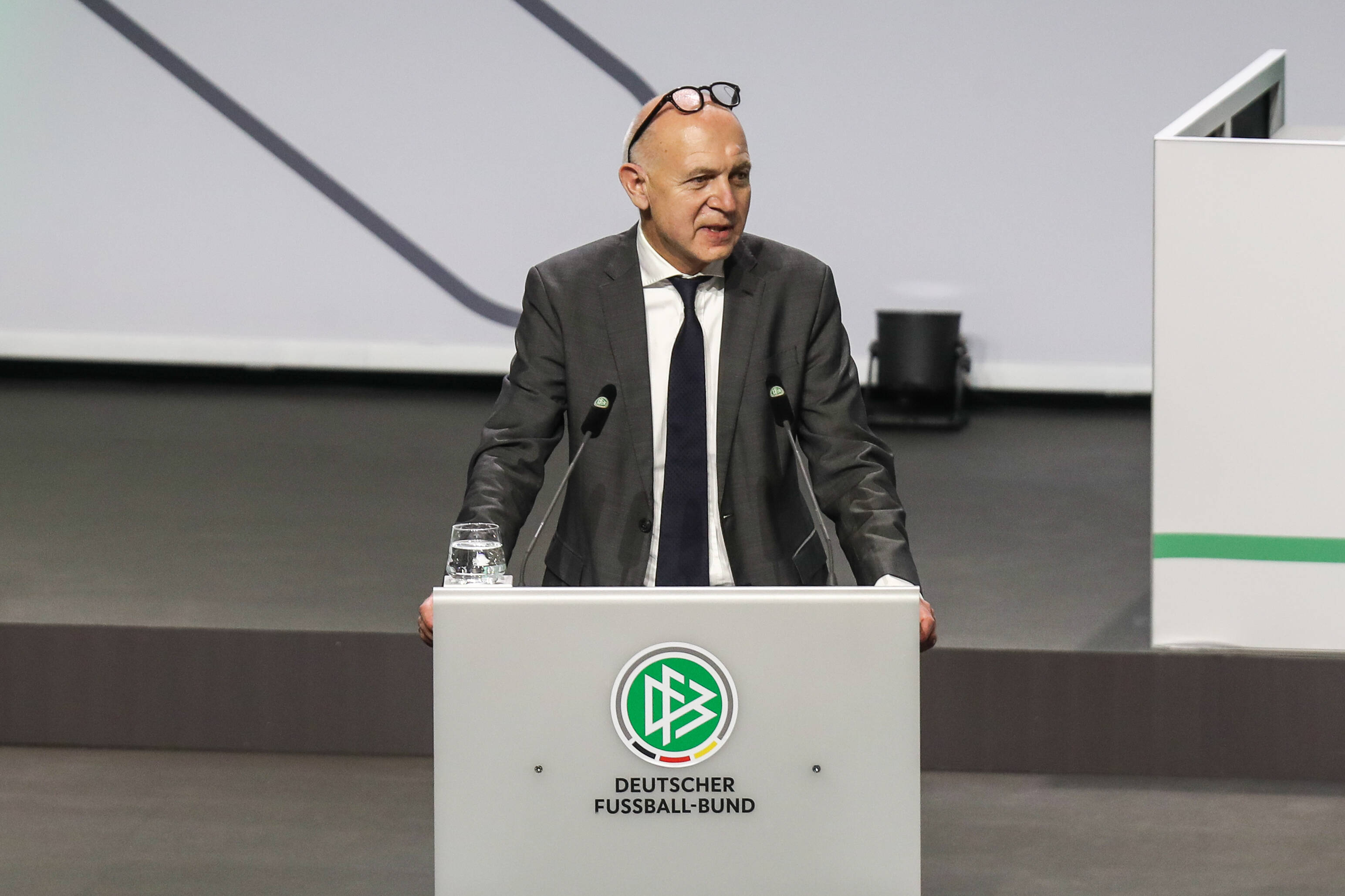 Sozialdemokrat Bernd Neuendorf ist neuer DFB-Präsident.