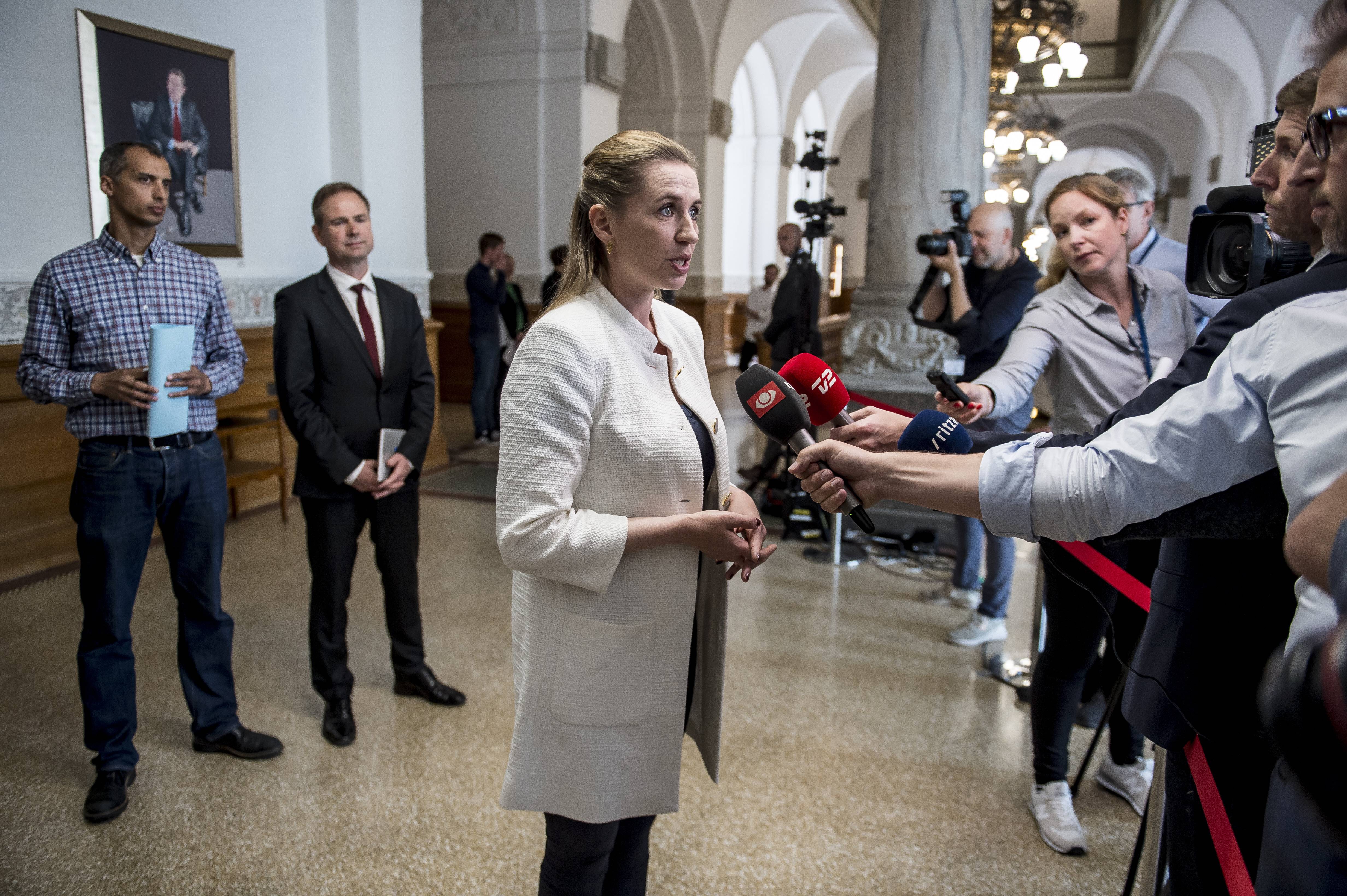 Sozialdemokratische Wahlsiegerin: Spitzenkandidatin Mette Frederikson vor den Verhandlungen über eine Regierungsbildung in Dänemark im Schloss Christiansborg, dem Amtssitz der dänischen Verfassungsorgane in Kopenhagen