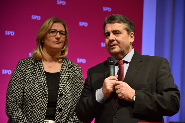 SPD-Chef Sigmar Gabriel und Spitzenkandidatin Anke Rehlinger in Saarbrücken