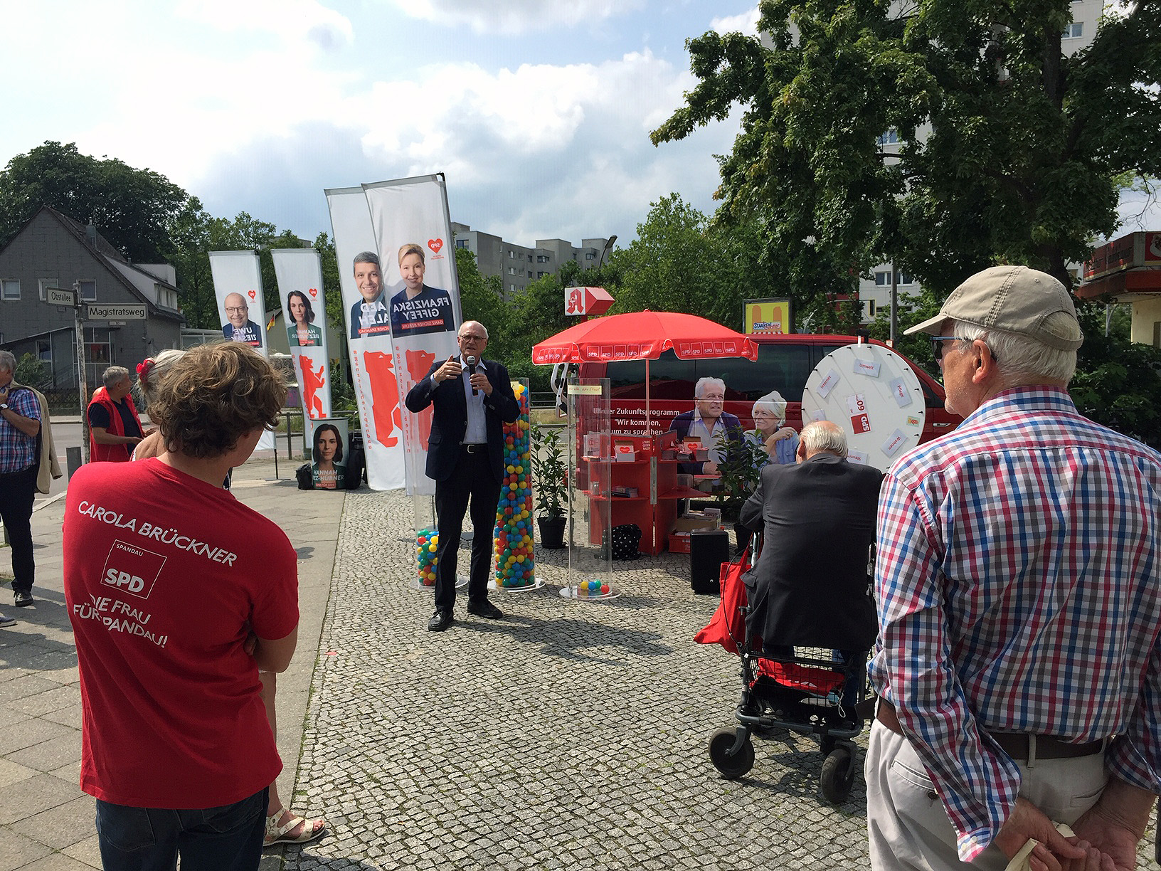 Den Bundestagskandidat*innen eine Bühne bieten: Lothar Binding ist für die SPD quer durch Deutschland unterwegs.