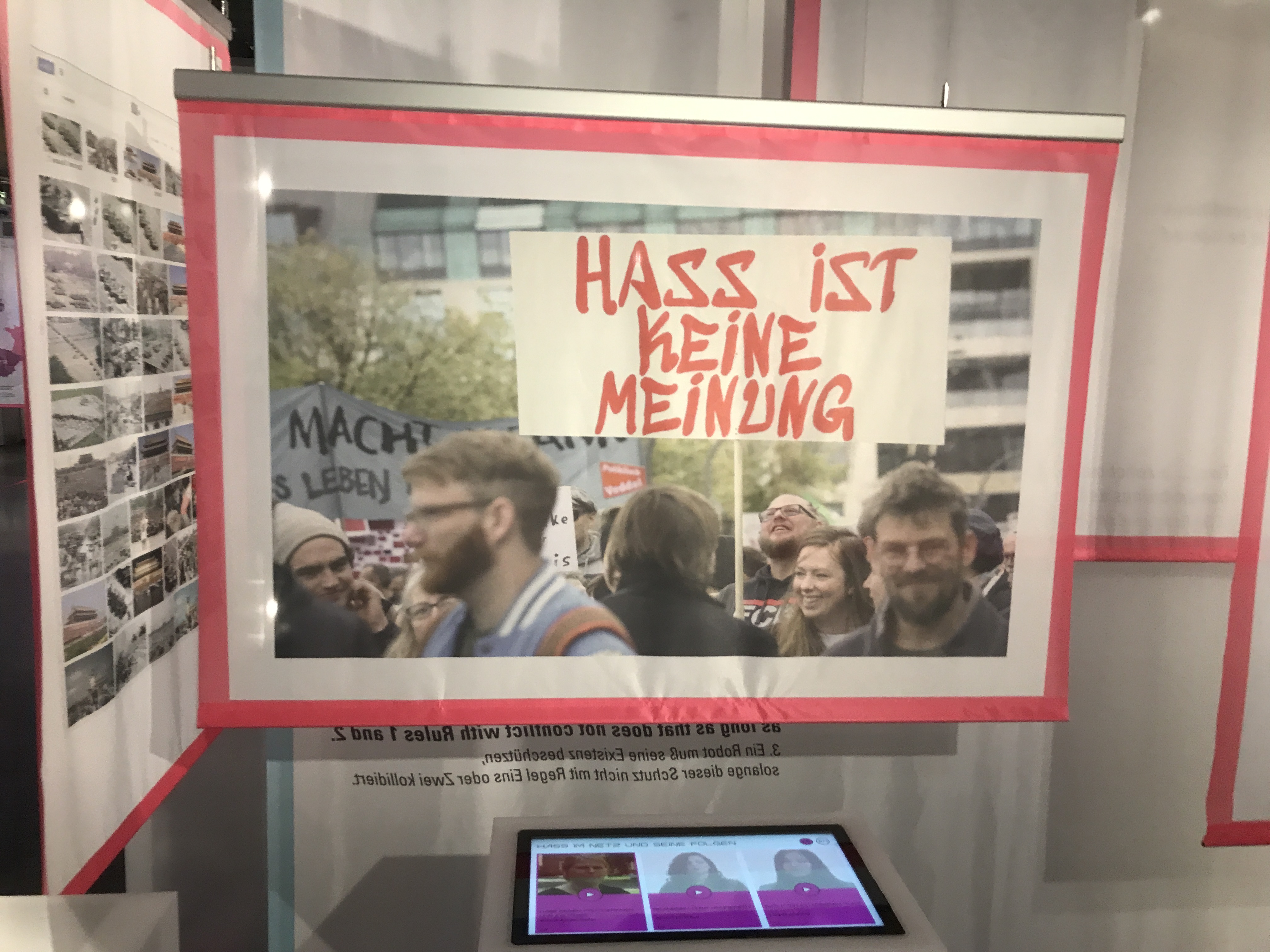 Die Ausstellung „Deutschland Digital“ im Haus der Geschichte weist auch auf die Gefahren von Fake News im Netz hin.