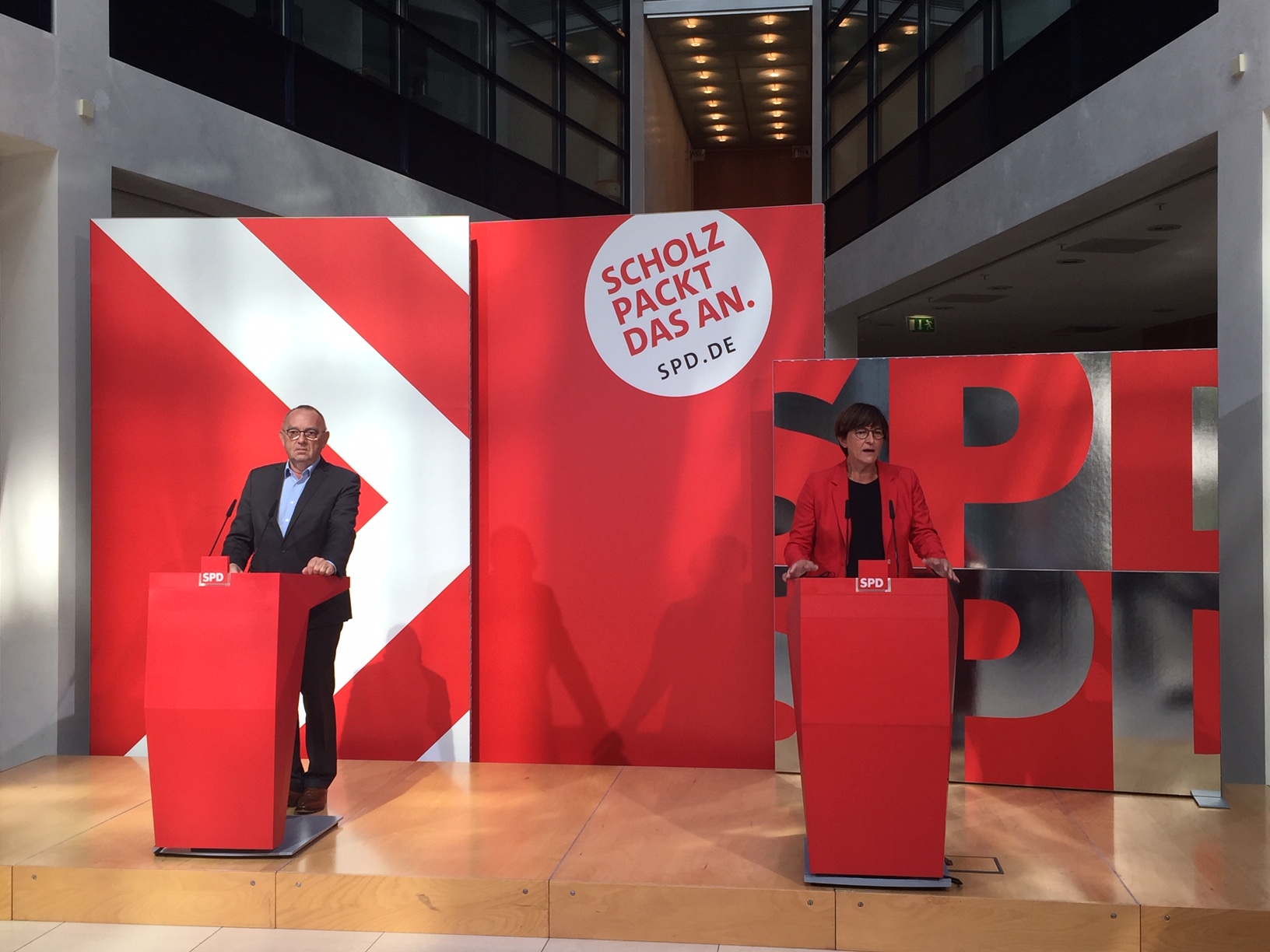 Klartext aus dem Willy-Brandt-Haus: Die beiden SPD-Vorsitzenden Saskia Esken und Norbert Walter-Borjans am 6. September 2021 vor der Presse