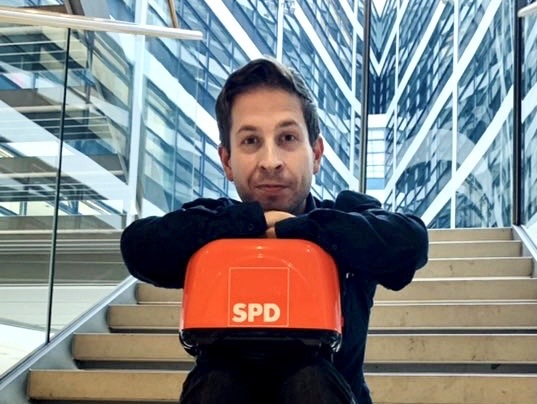Ein Toaster für eine Neumitglied: Kevin Kühnert hat damit gute Erfahrungen gemacht.