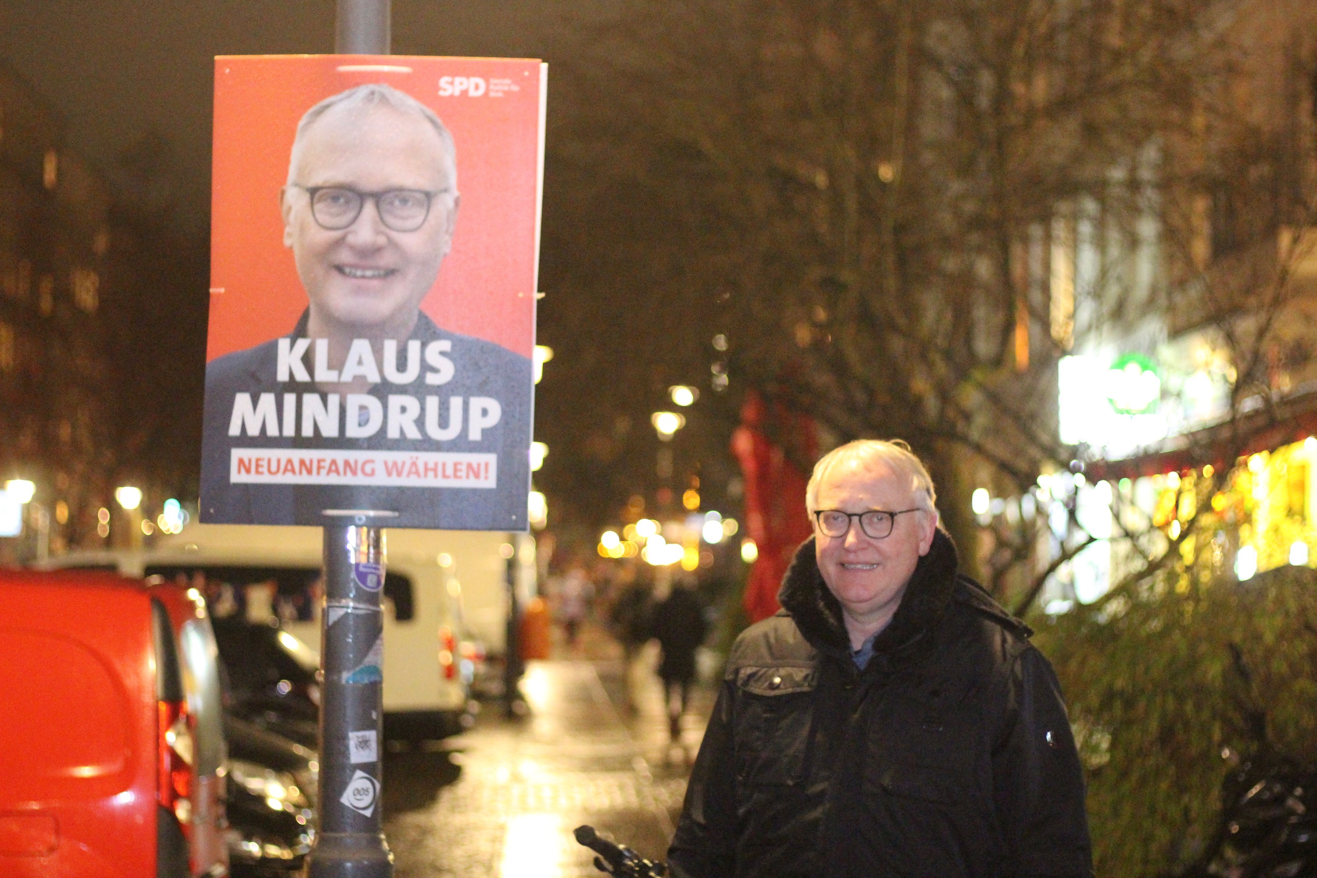 Will einen Neuanfang: SPD-Kandat Klaus Mindrup mit Wahlplakat
