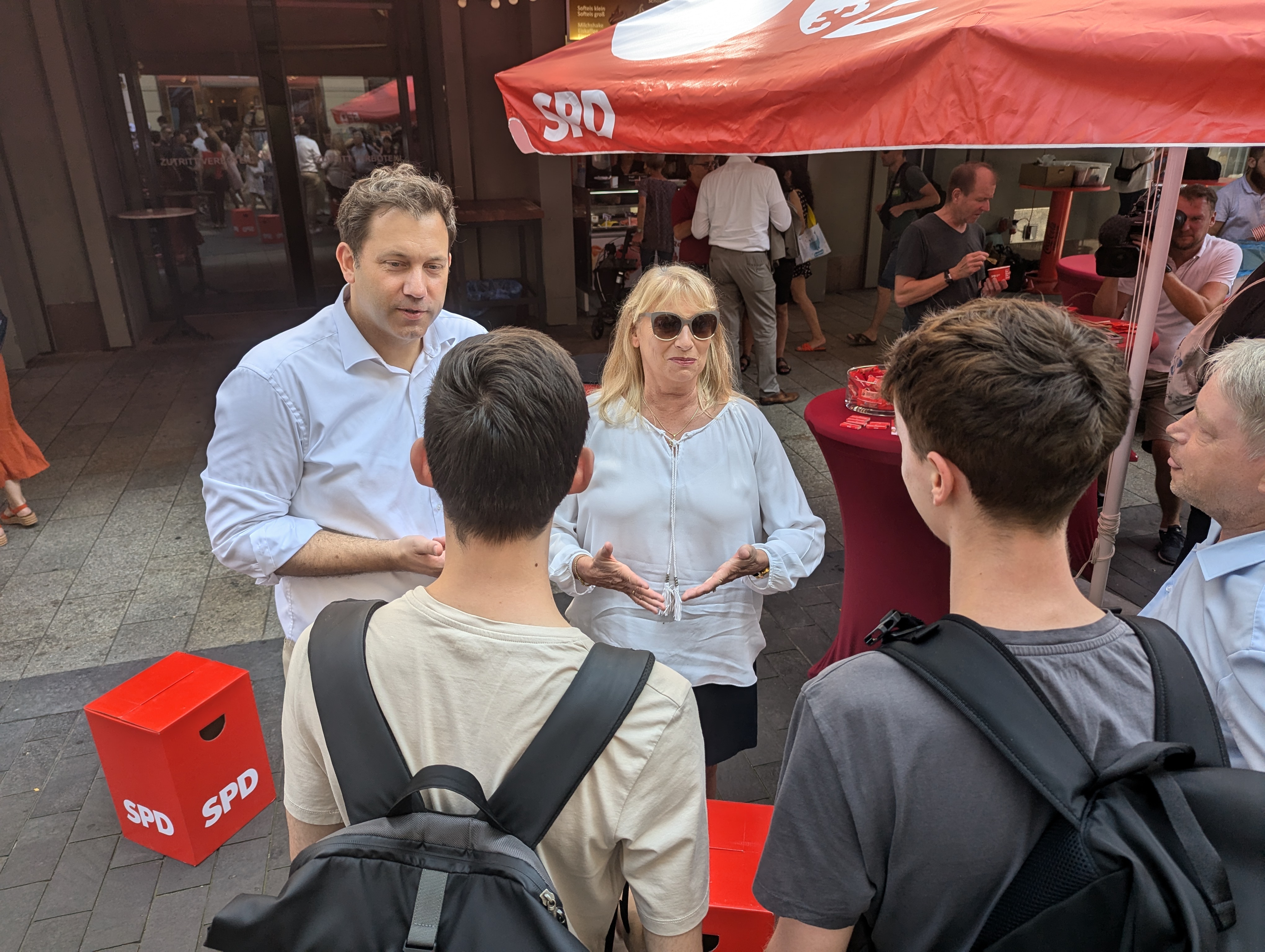 Lars Klingbeil und Petra Köpping im Gespräch mit Leipziger Studenten