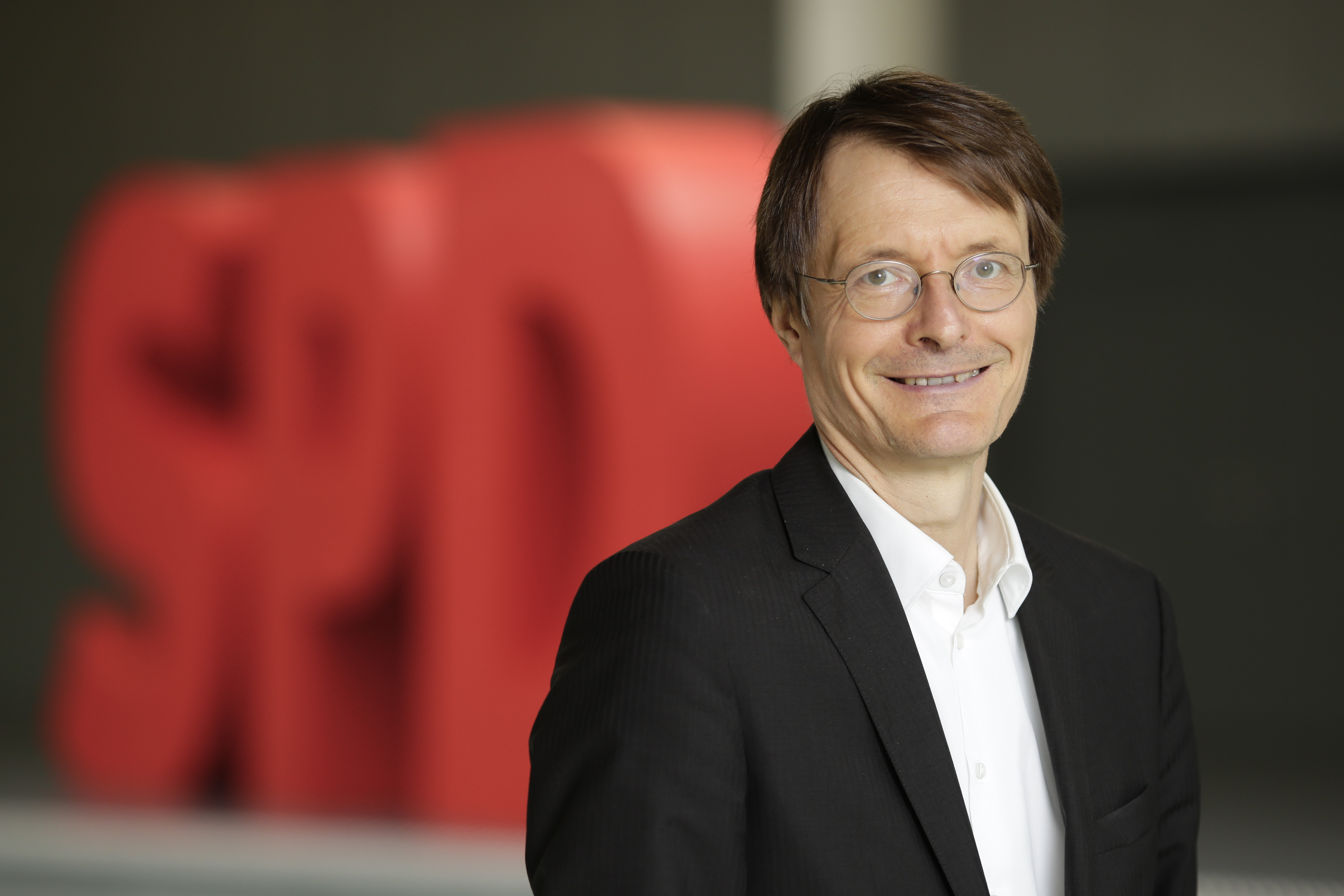 Sozialistenhut und Fliege passen gut zueinander: Karl Lauterbach wird am Samstag von der SPD Lindau geehrt.